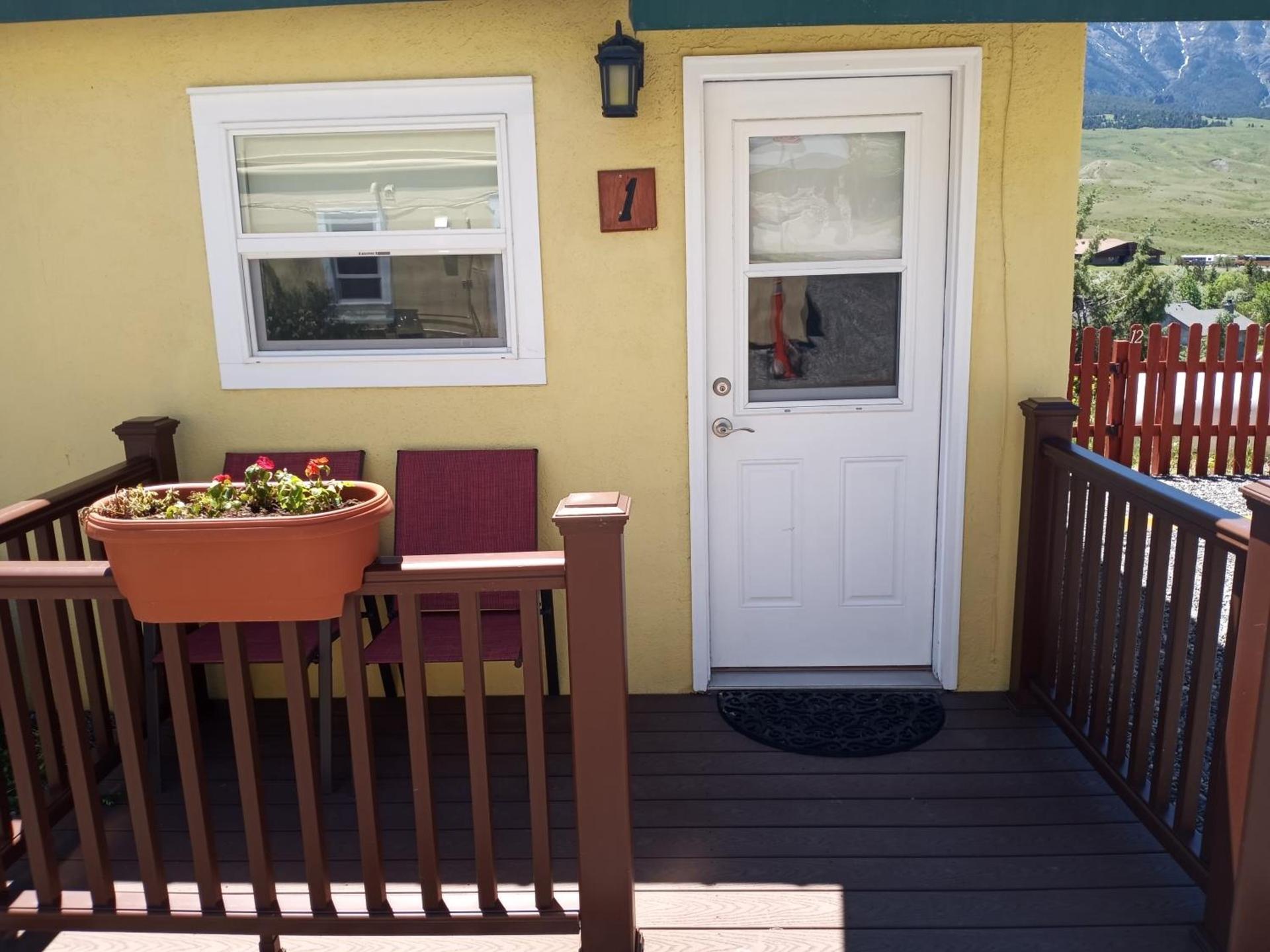 Yellowstone Riverside Cottages photo 99