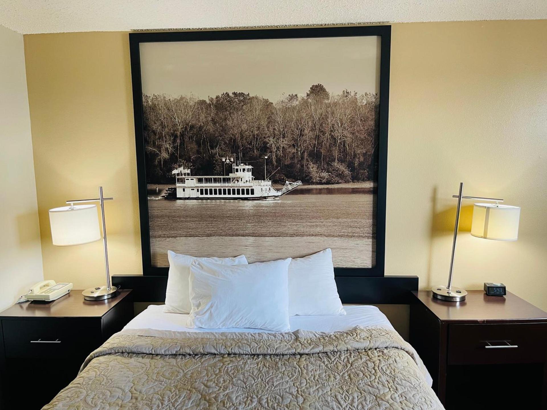 Super 8 by Wyndham Clear Lake photo 47
