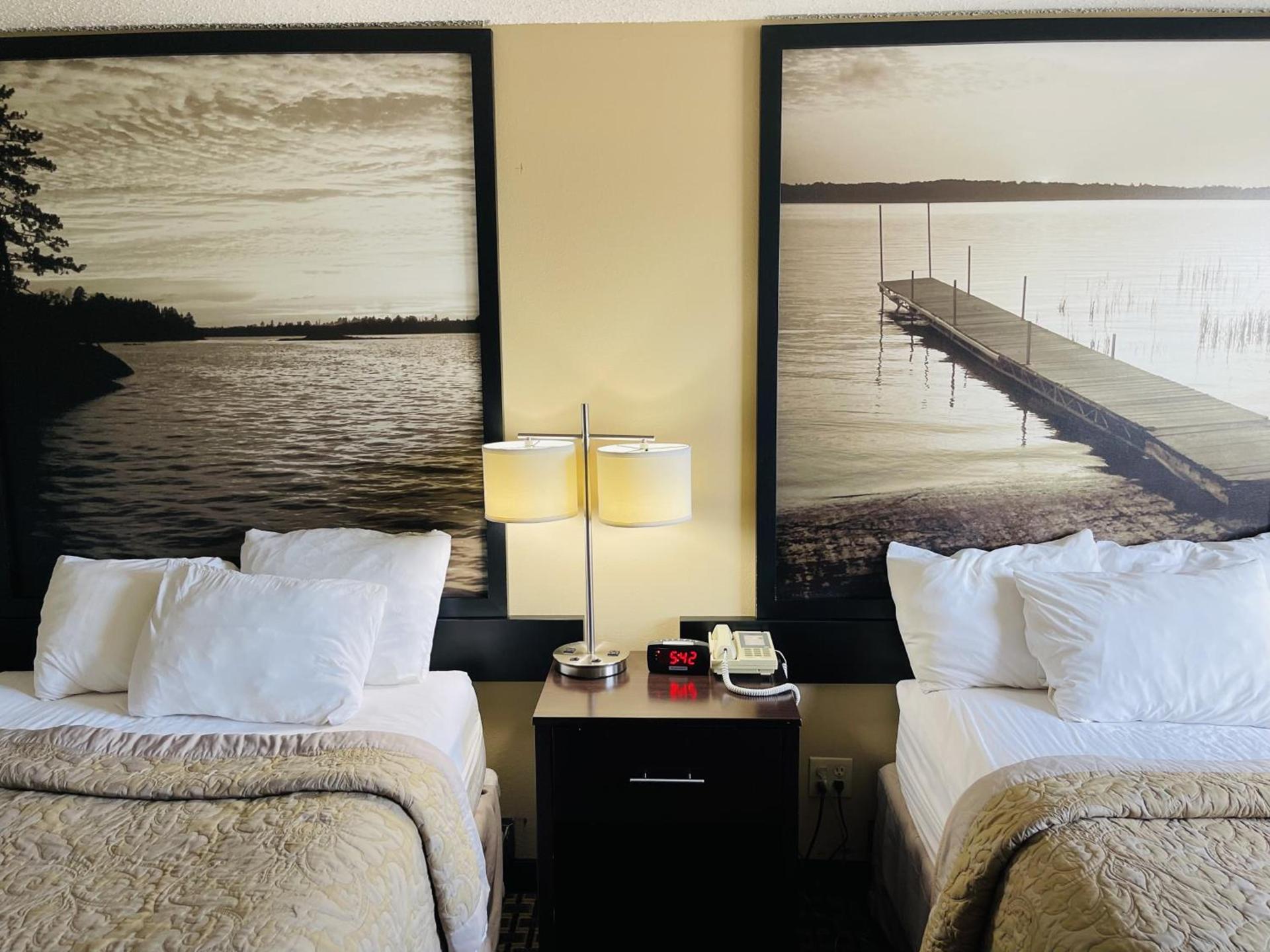 Super 8 by Wyndham Clear Lake photo 46