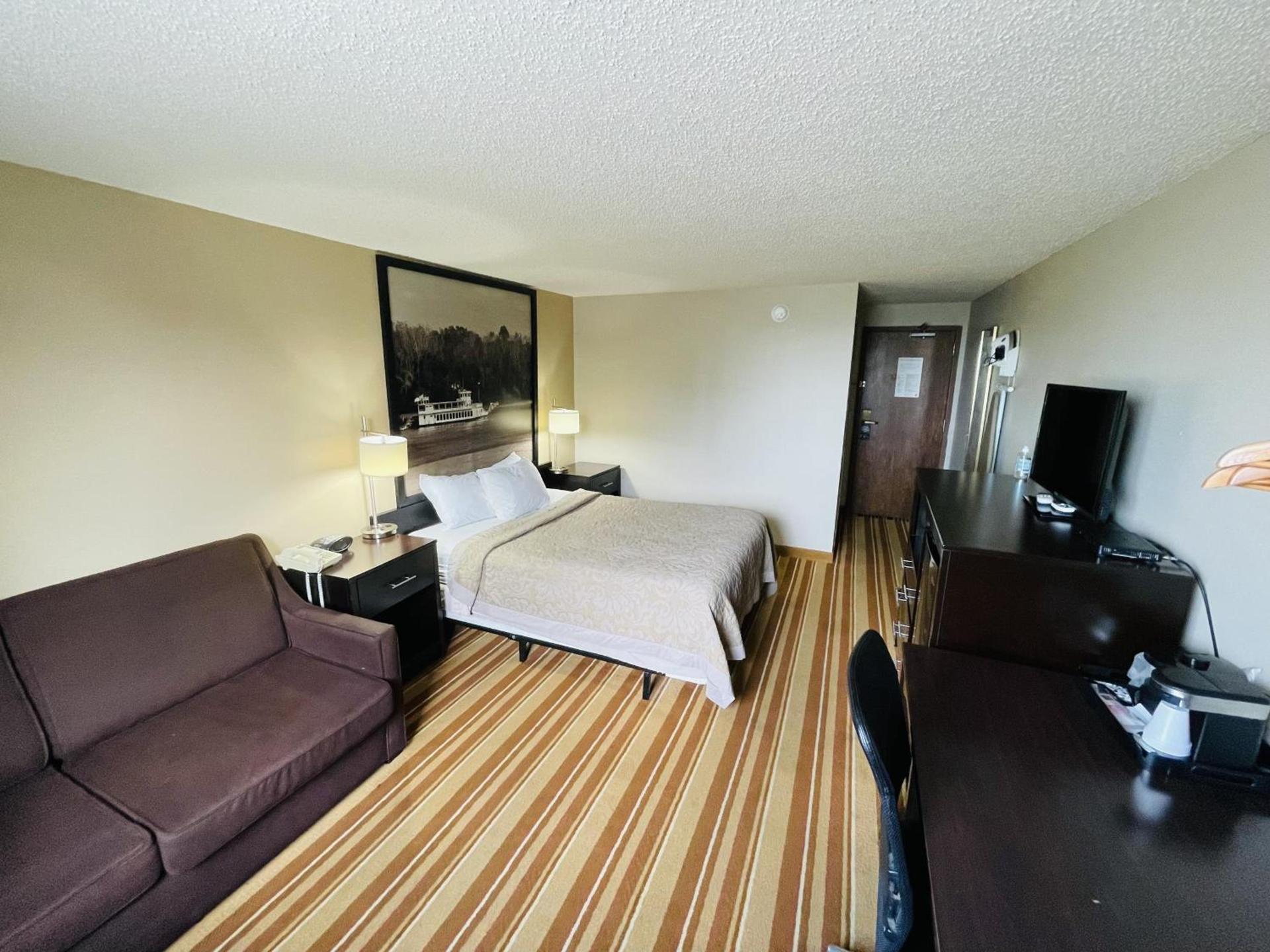 Super 8 by Wyndham Clear Lake photo 42