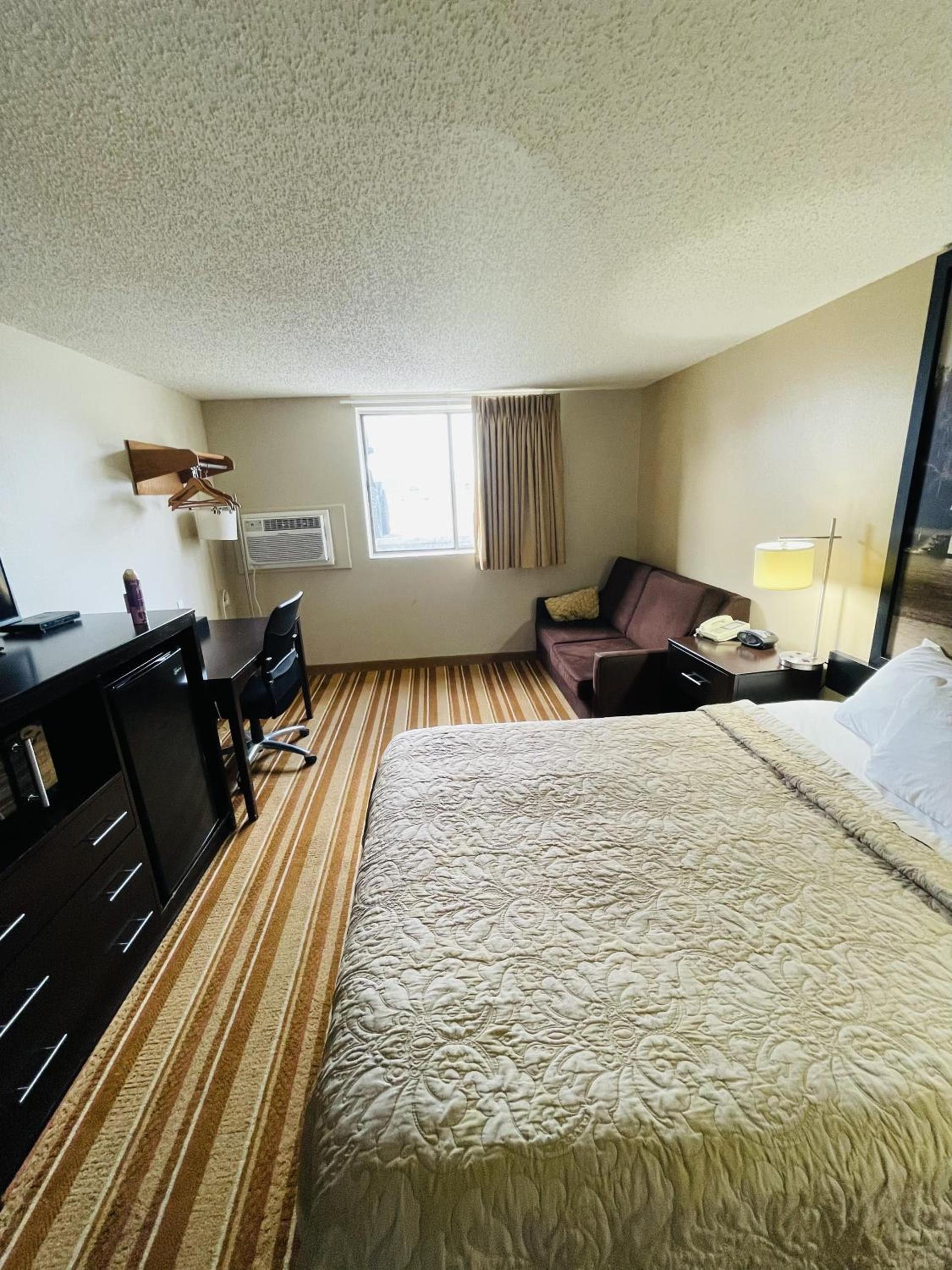 Super 8 by Wyndham Clear Lake photo 40