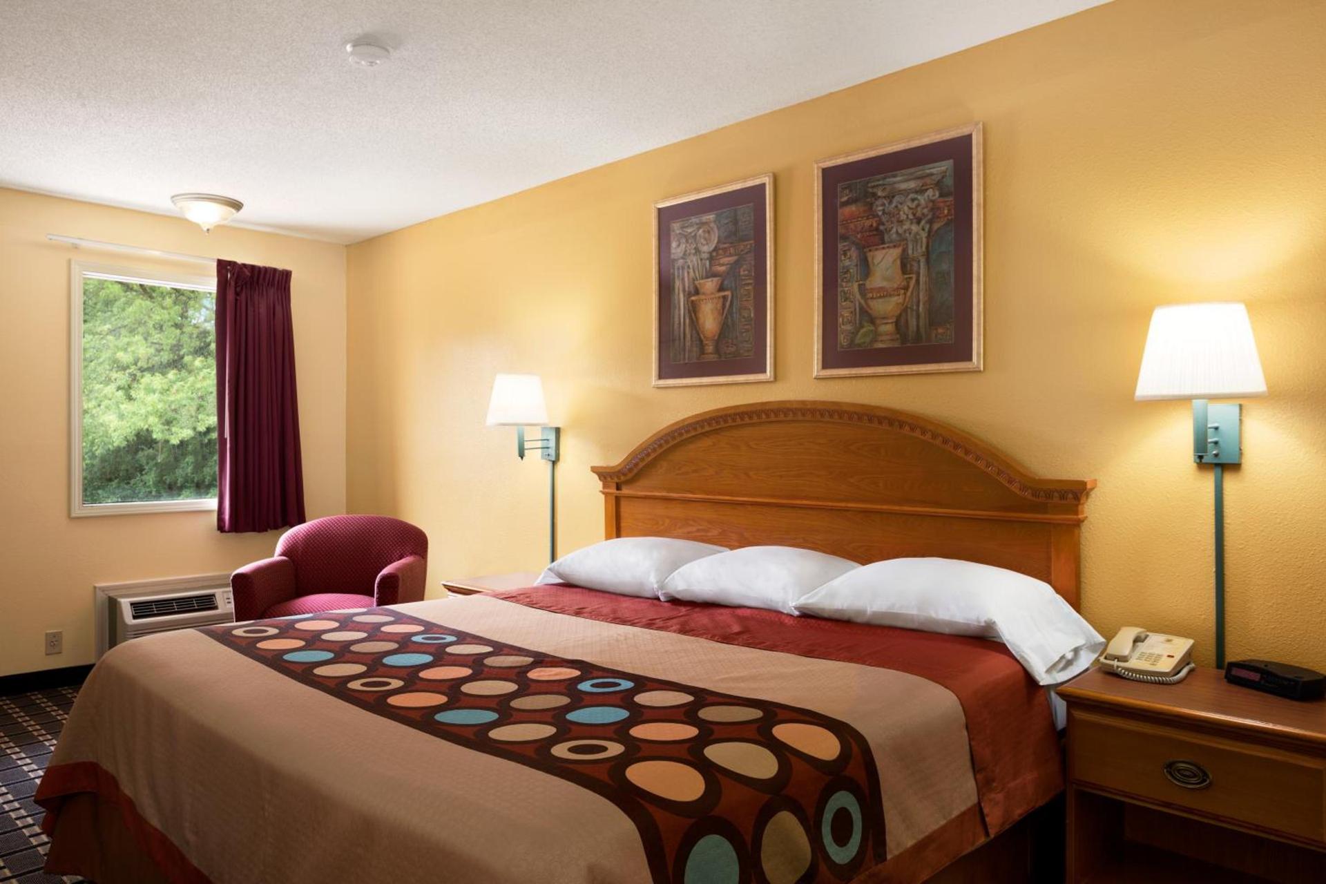 Super 8 by Wyndham Indianapolis-Southport Rd photo 34
