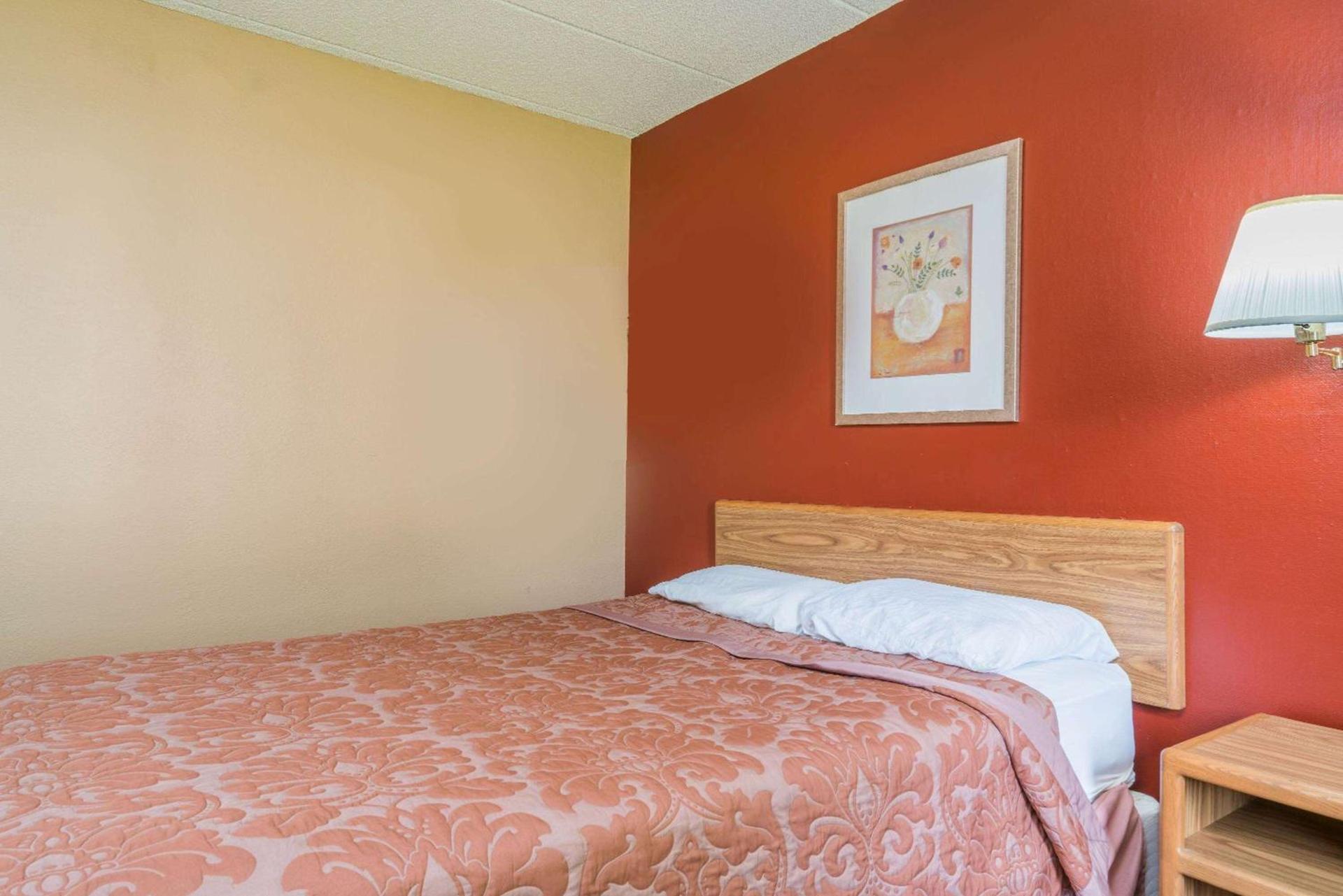 Super 8 by Wyndham Brooklyn Center/MPLS photo 7