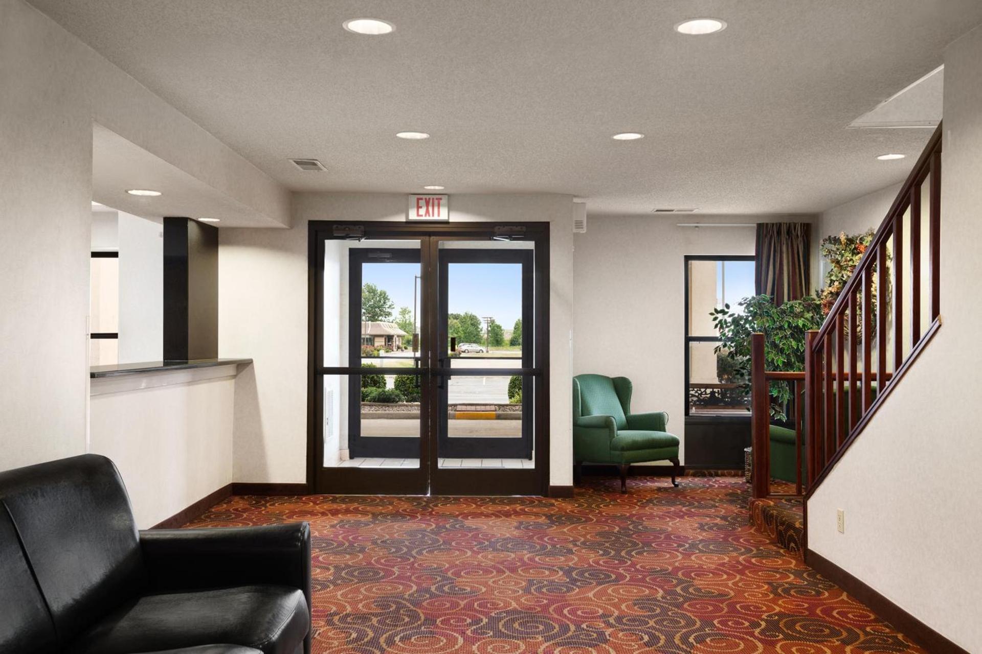 Super 8 by Wyndham Evansville North photo 34