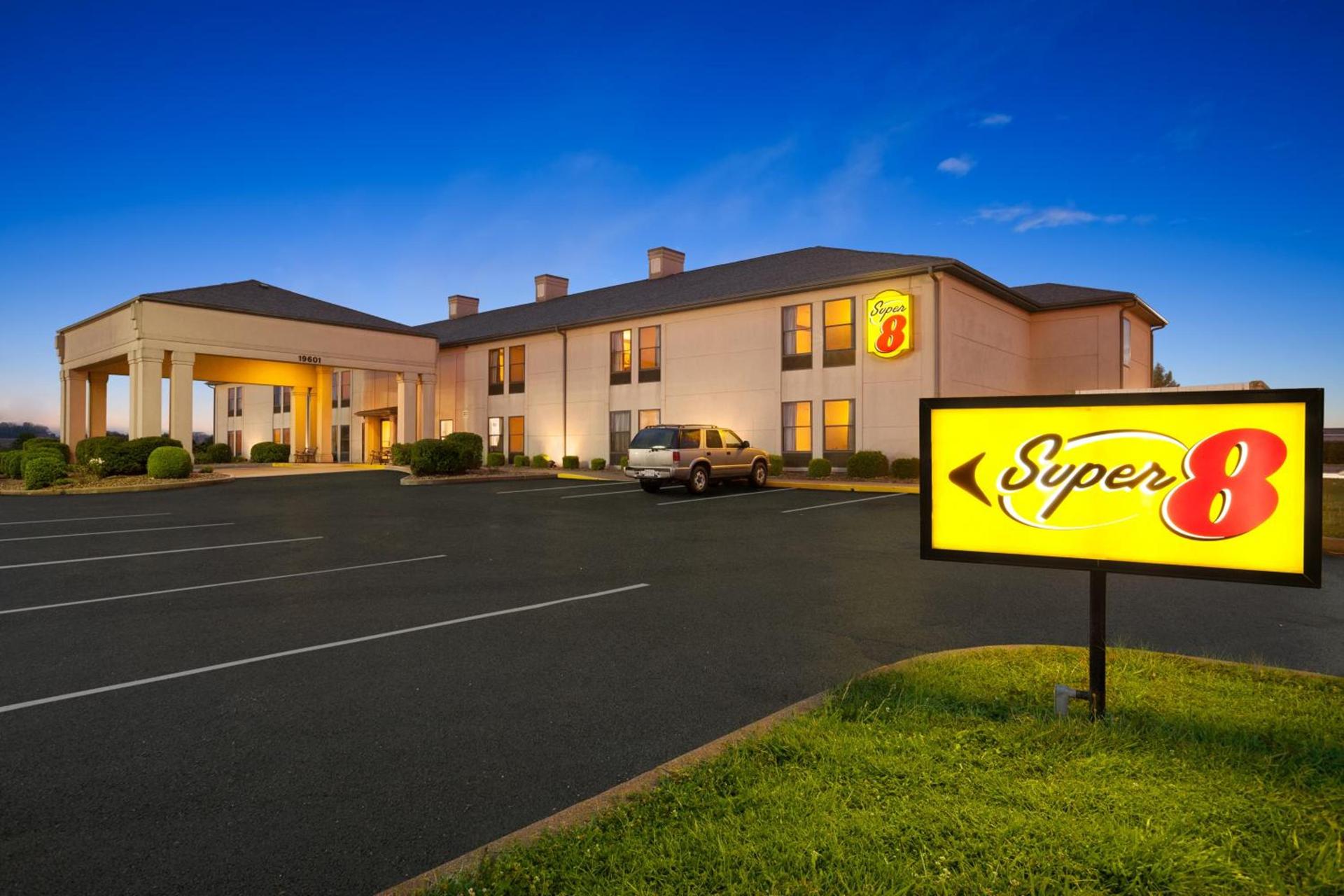 Super 8 by Wyndham Evansville North photo 40
