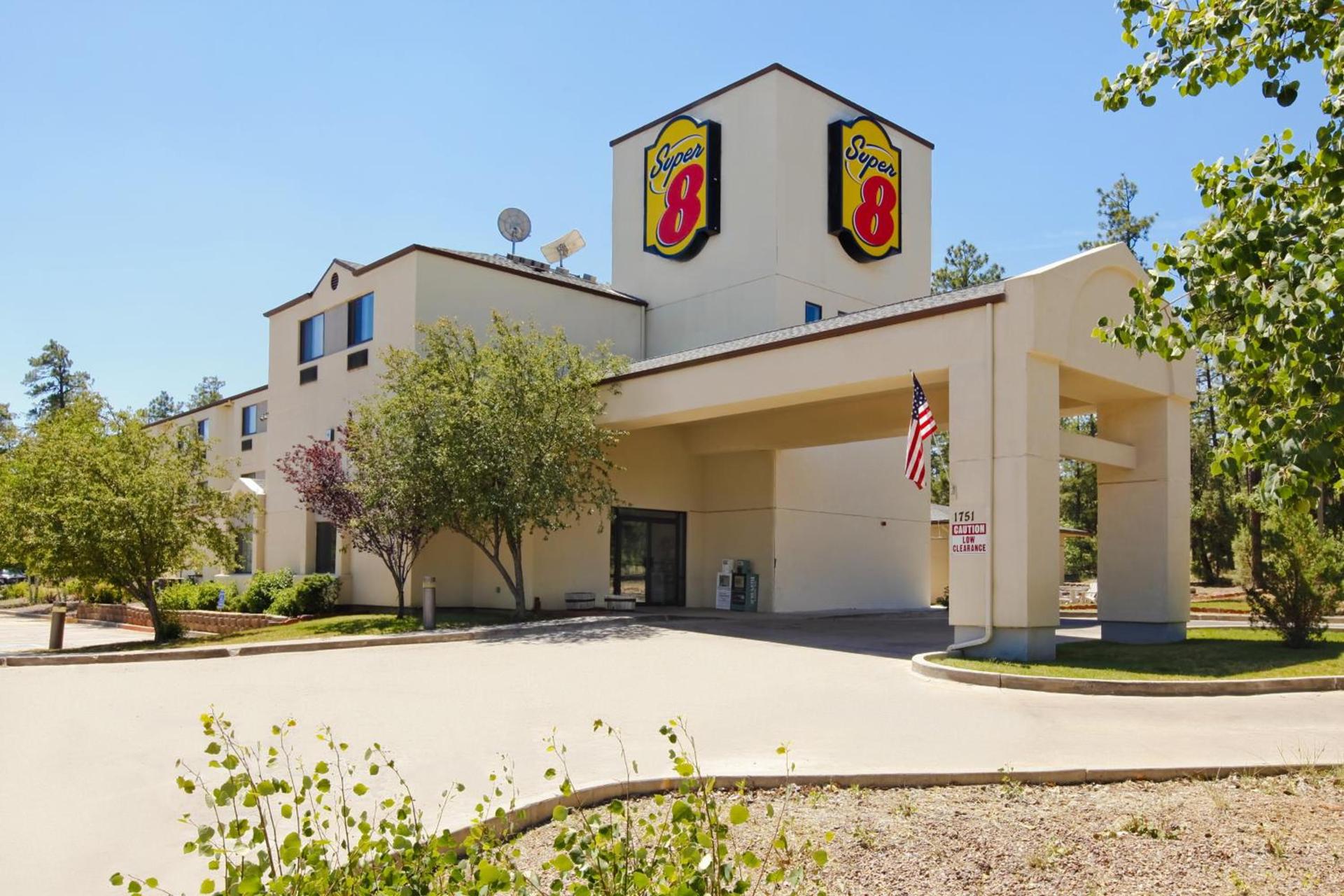 Super 8 by Wyndham Show Low photo 17