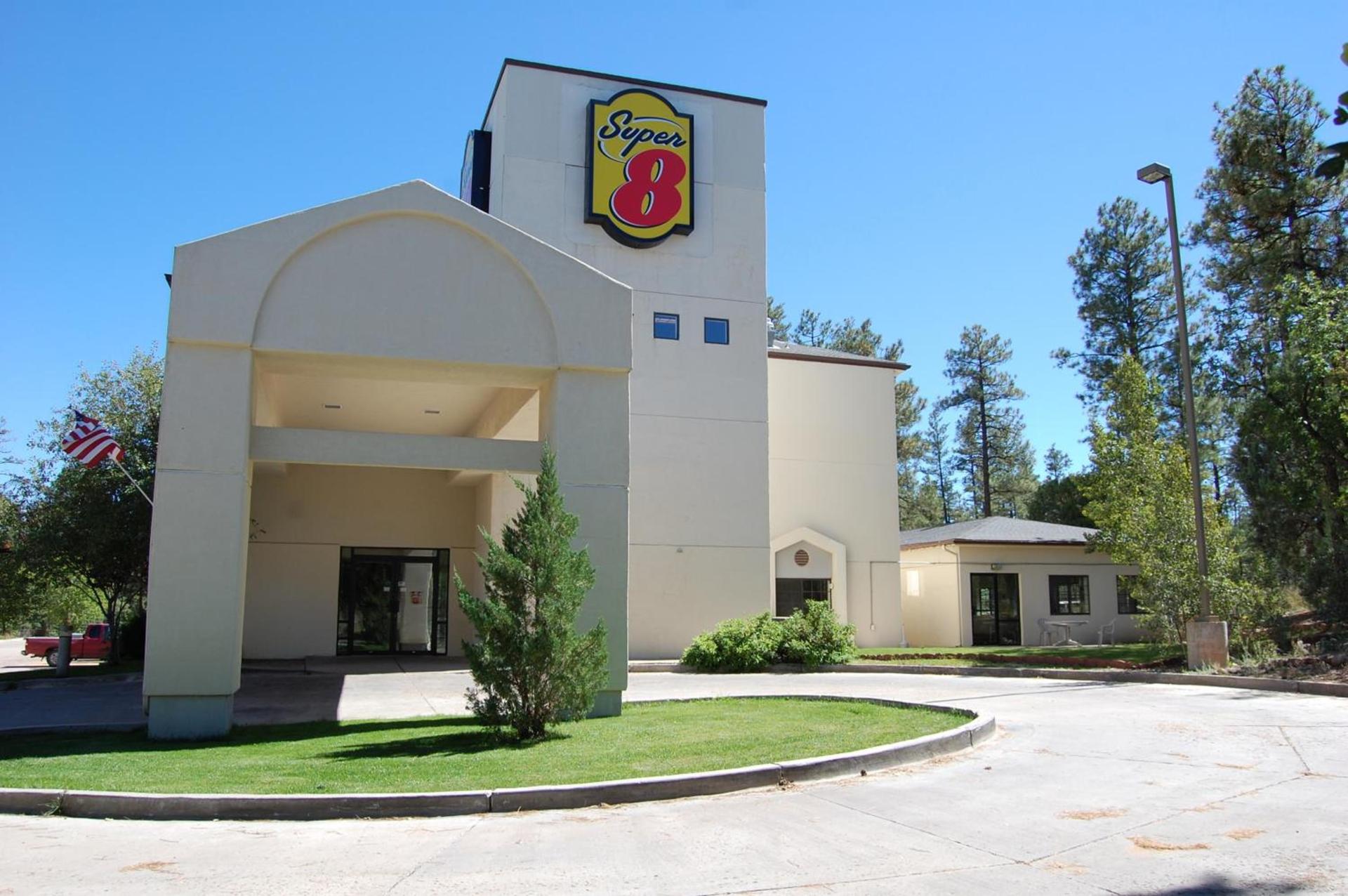 Super 8 by Wyndham Show Low photo 20