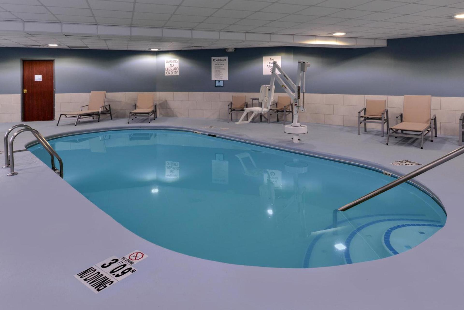 Holiday Inn Express & Suites Raleigh NE - Medical Ctr Area by IHG photo 41