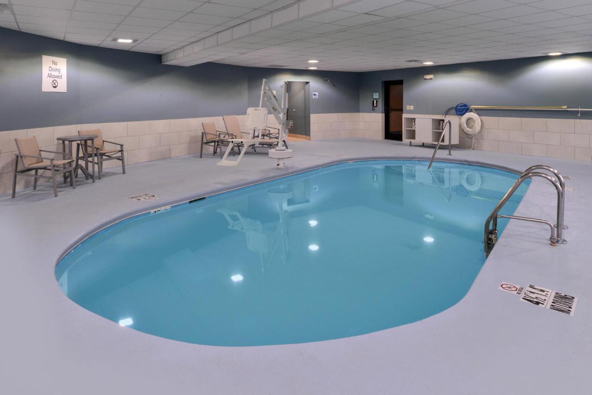 Holiday Inn Express & Suites Raleigh NE - Medical Ctr Area by IHG photo 39
