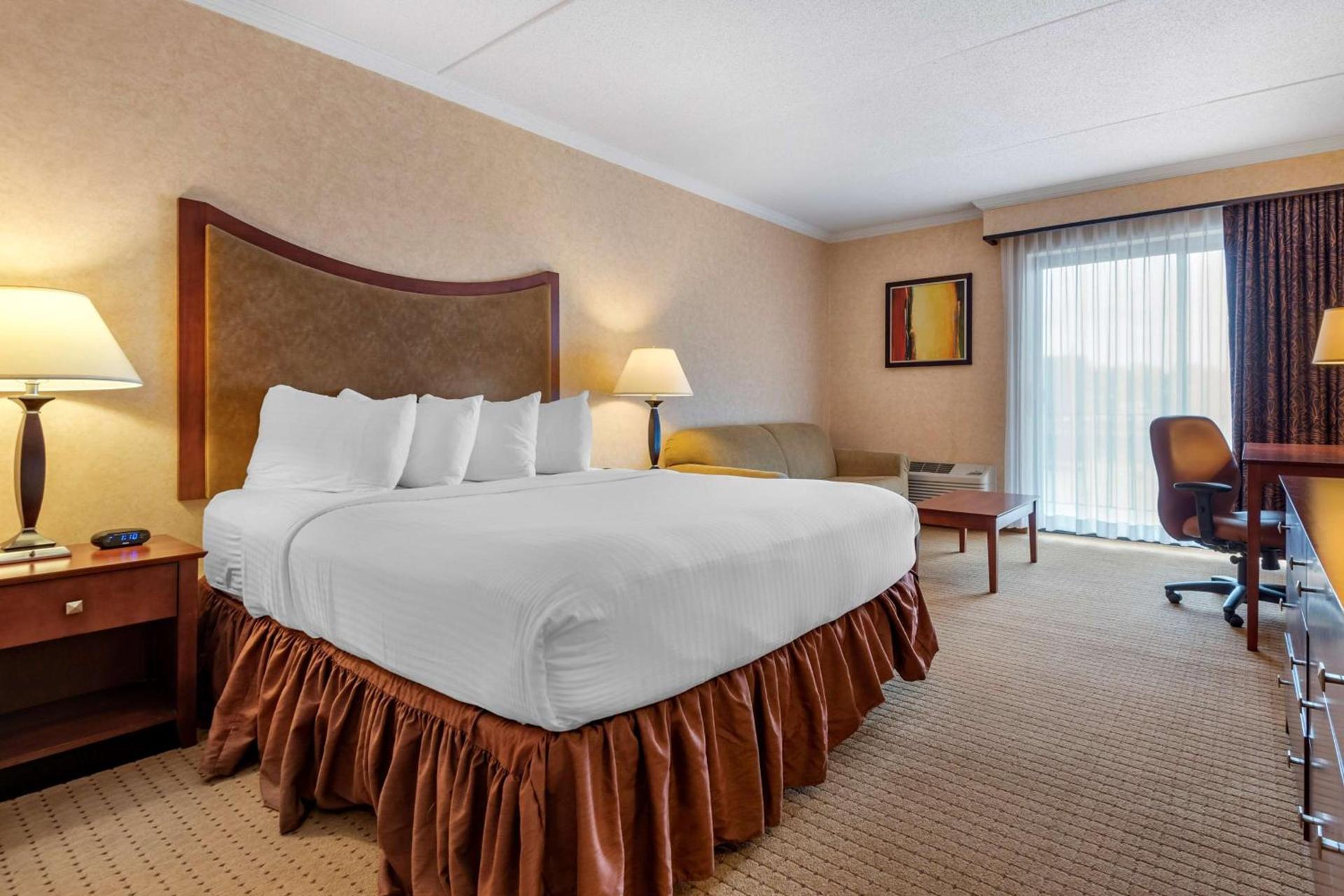 Best Western Plus Oswego Hotel and Conference Center photo 40