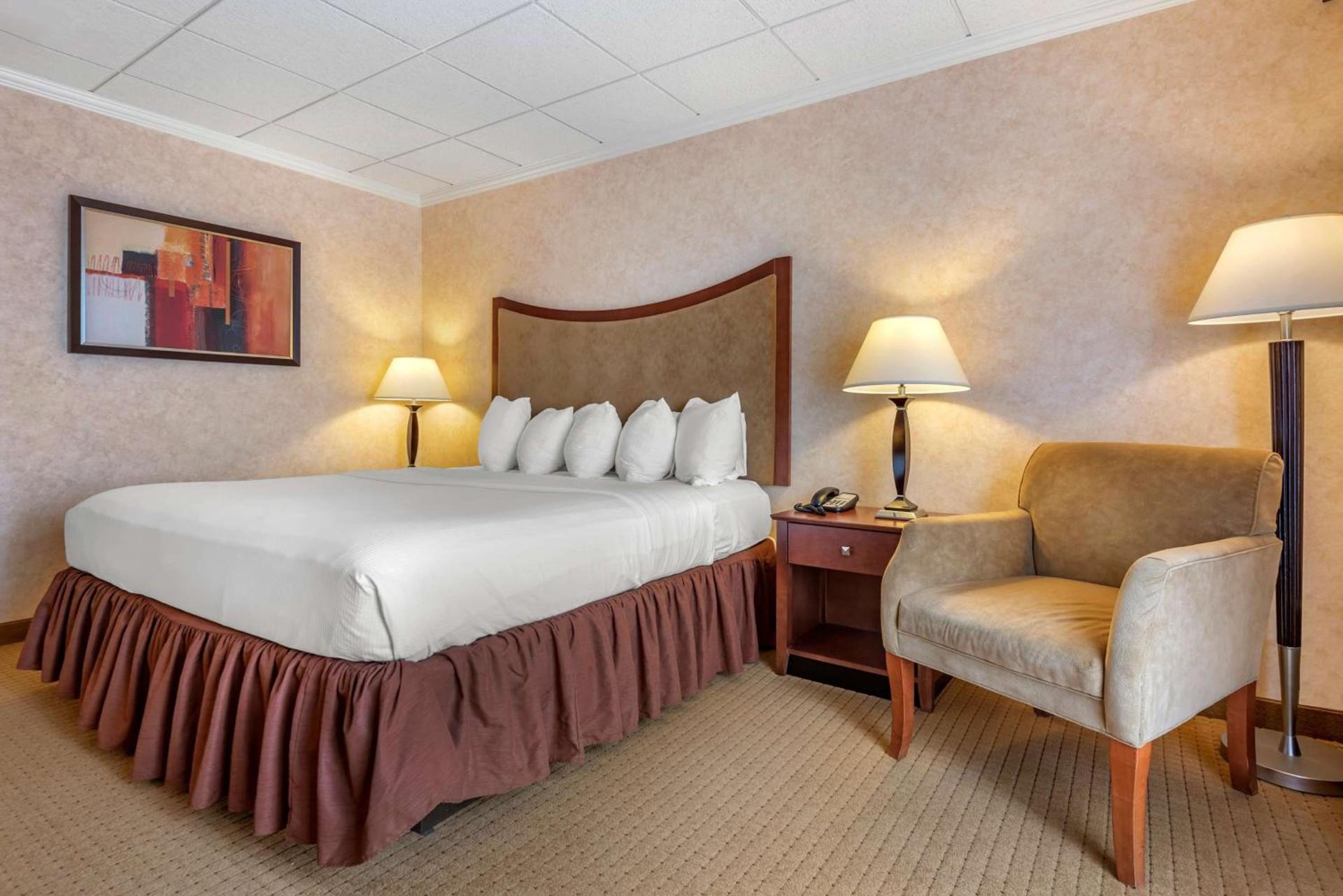 Best Western Plus Oswego Hotel and Conference Center photo 39