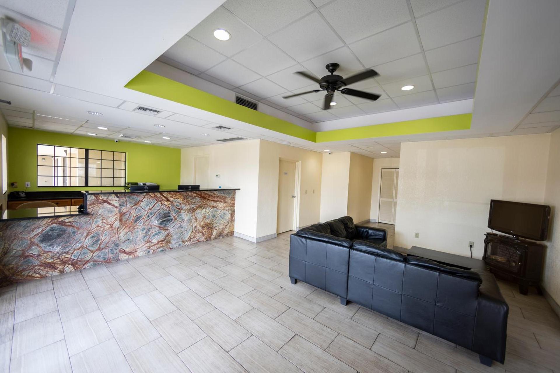 Ocean Breeze Inn photo 2