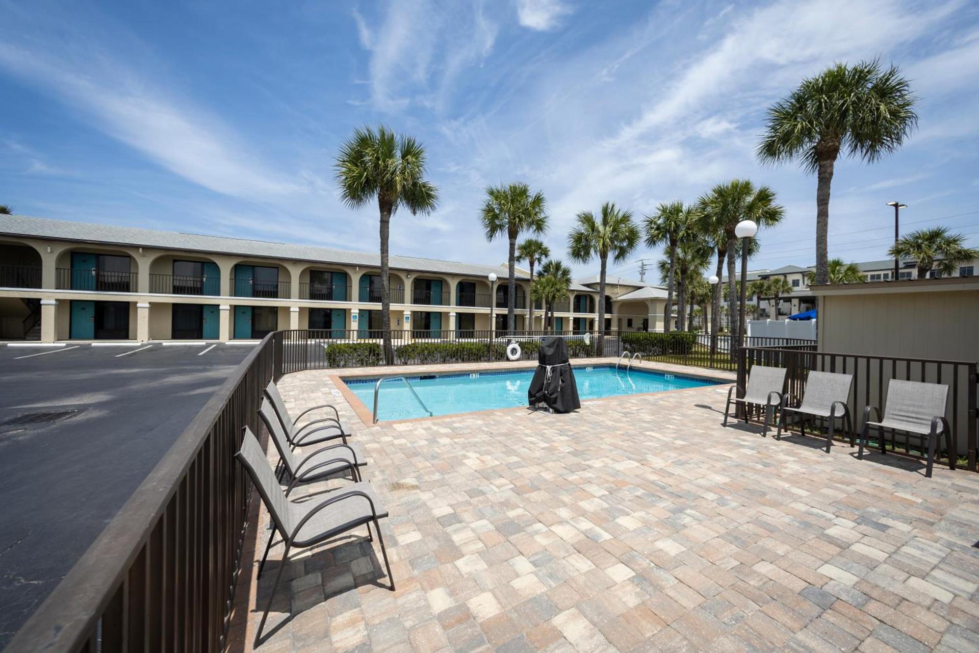 Ocean Breeze Inn photo 24