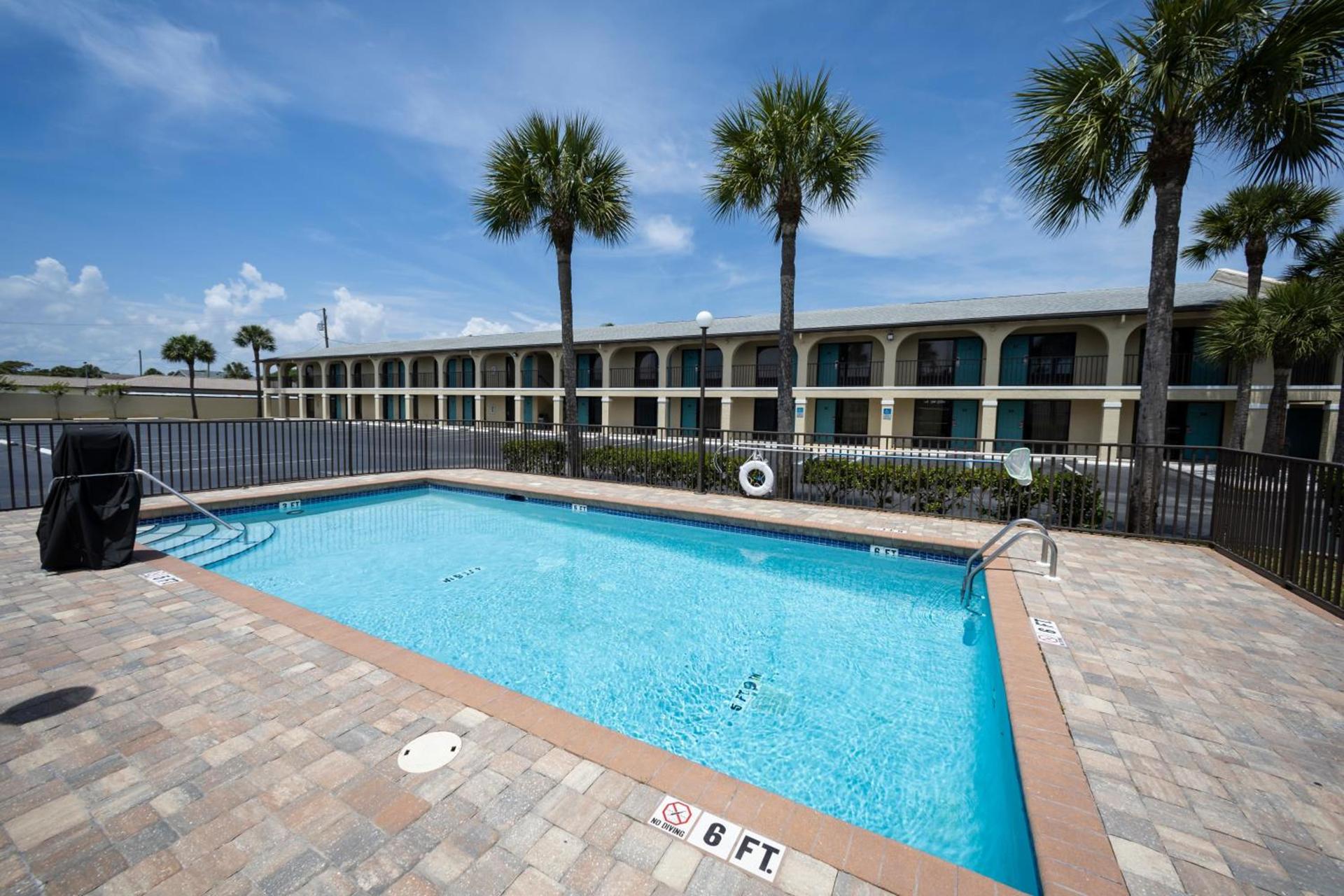Ocean Breeze Inn photo 23