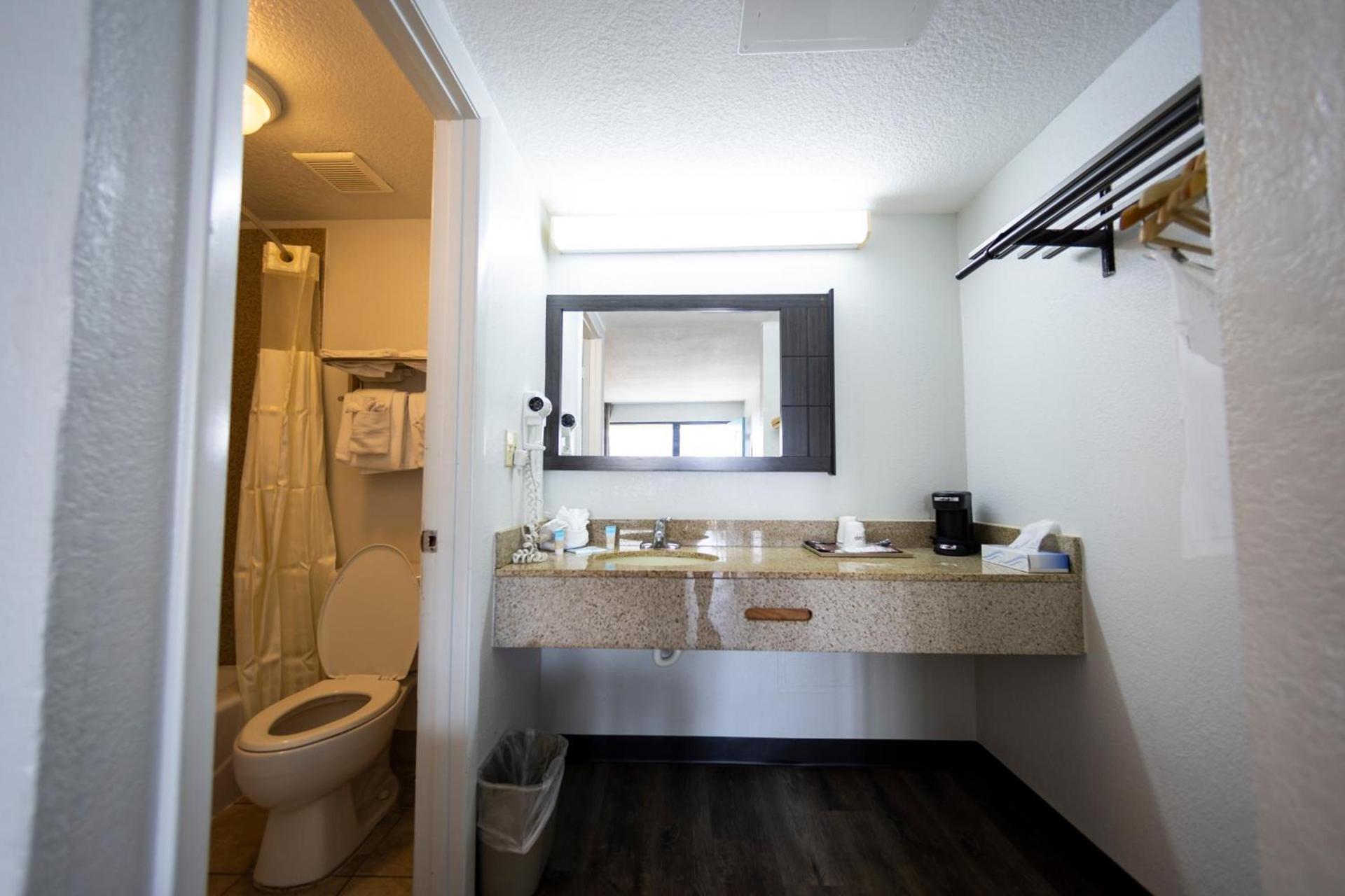Ocean Breeze Inn photo 30