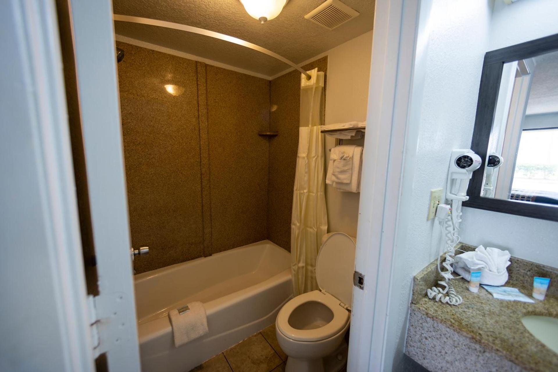 Ocean Breeze Inn photo 29