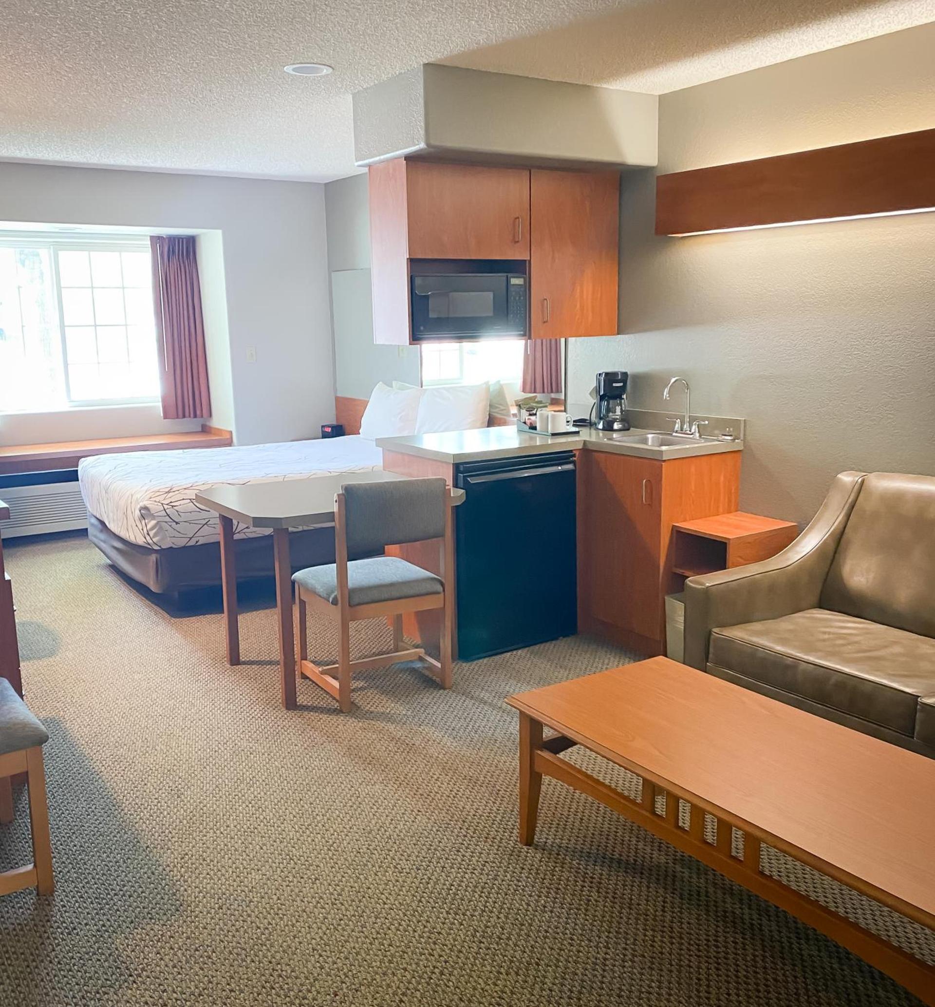 Monument Inn & Suites photo 32