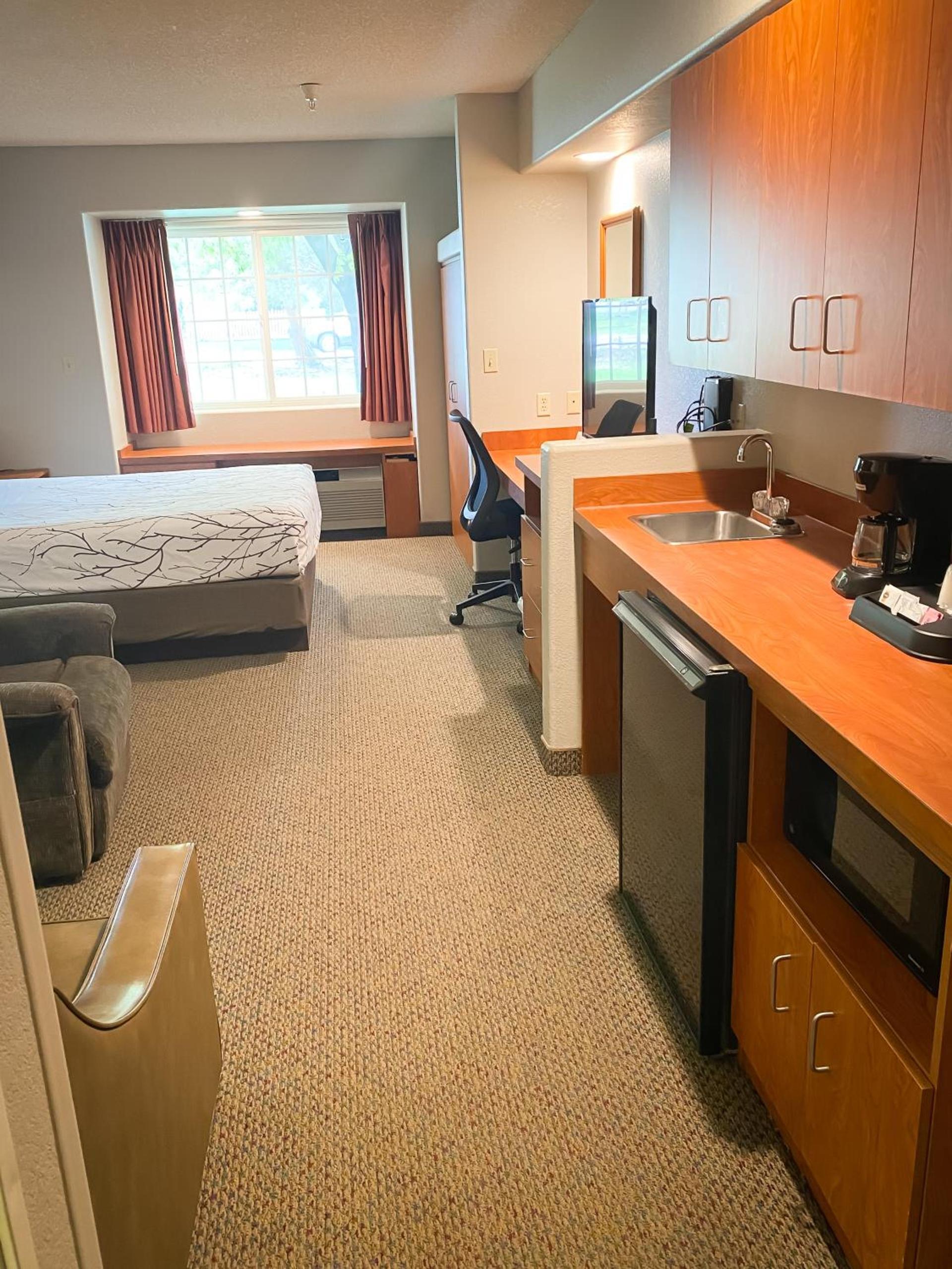 Monument Inn & Suites photo 33