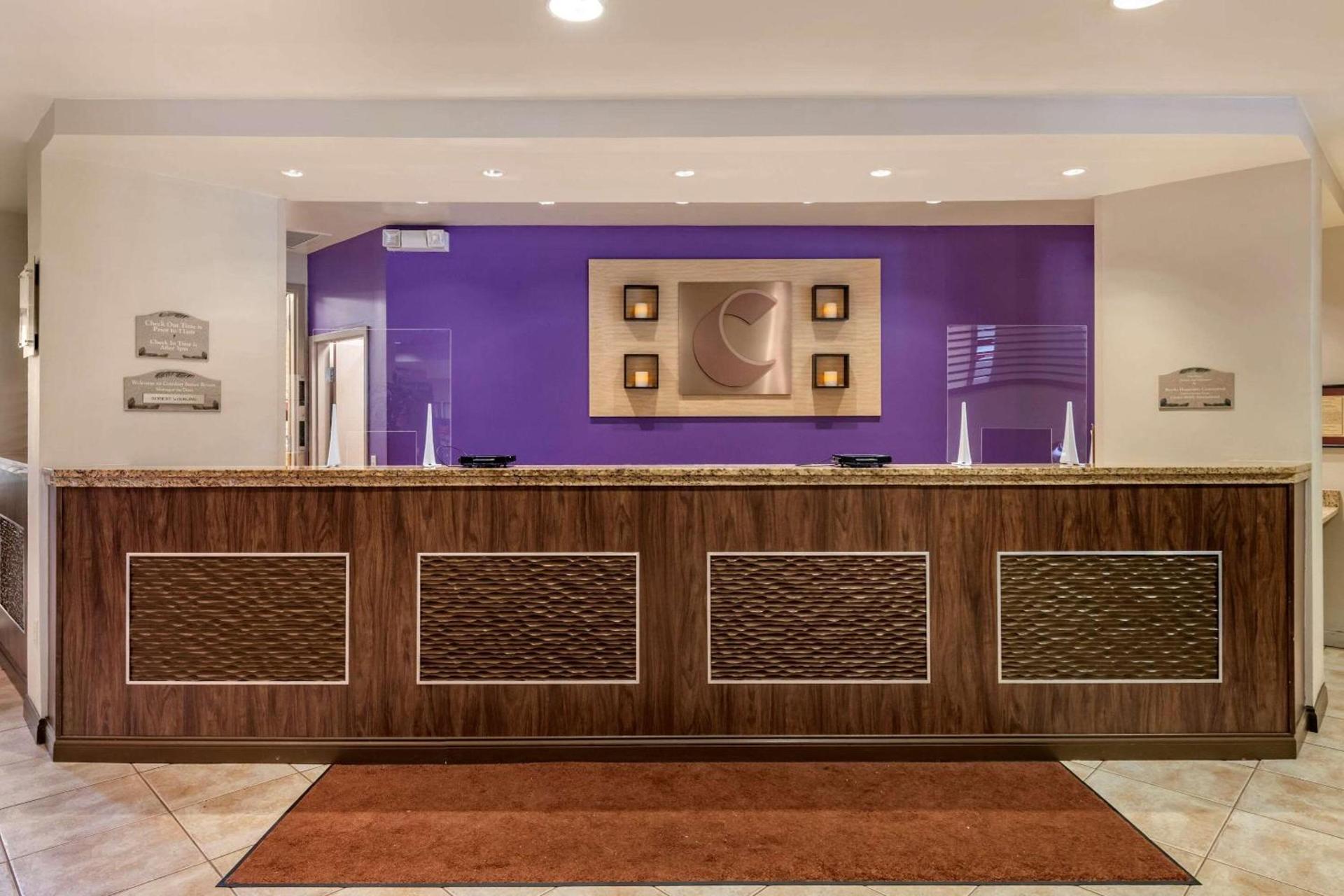 Comfort Suites Maingate East photo 6