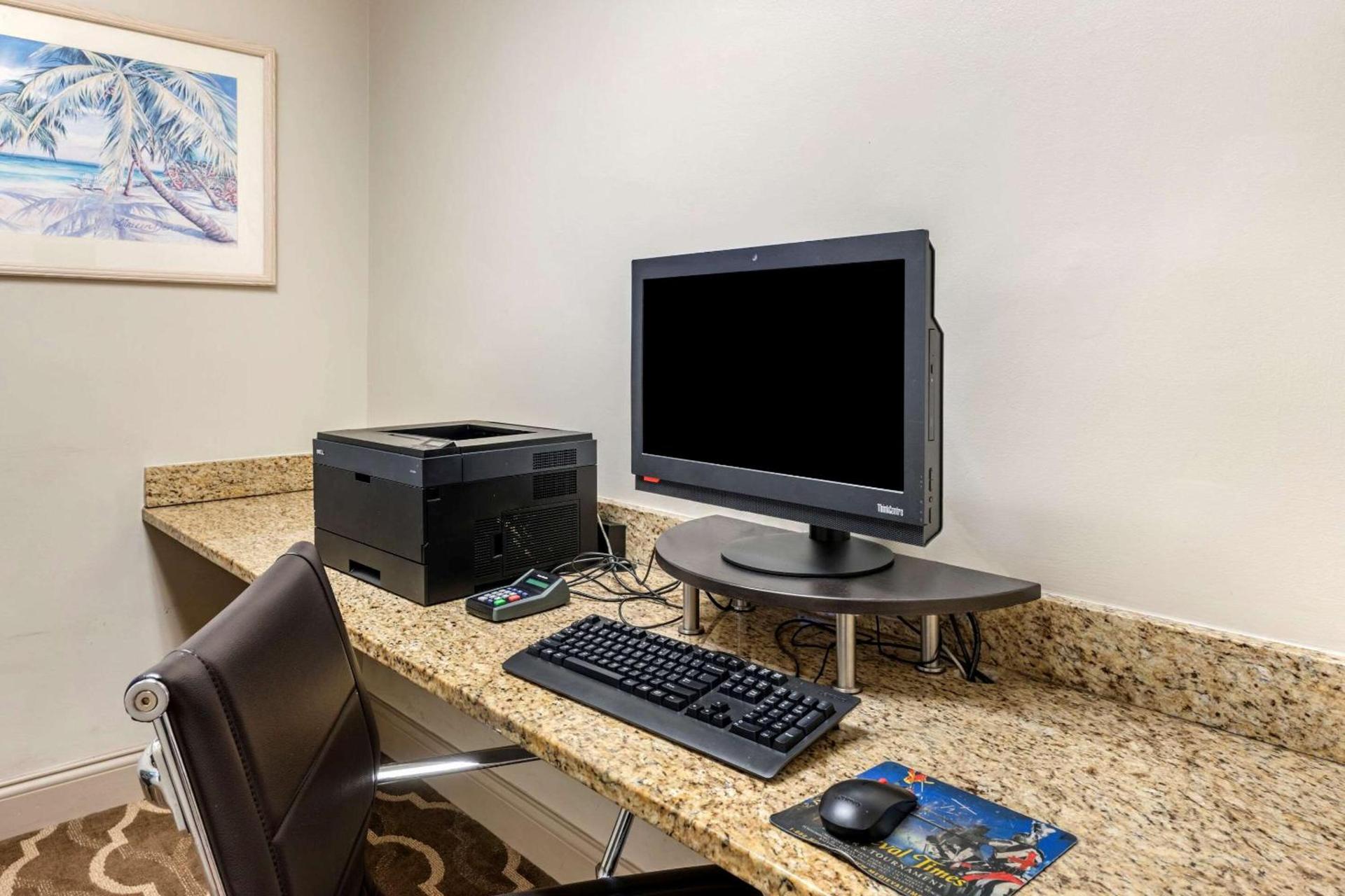 Comfort Suites Maingate East photo 20