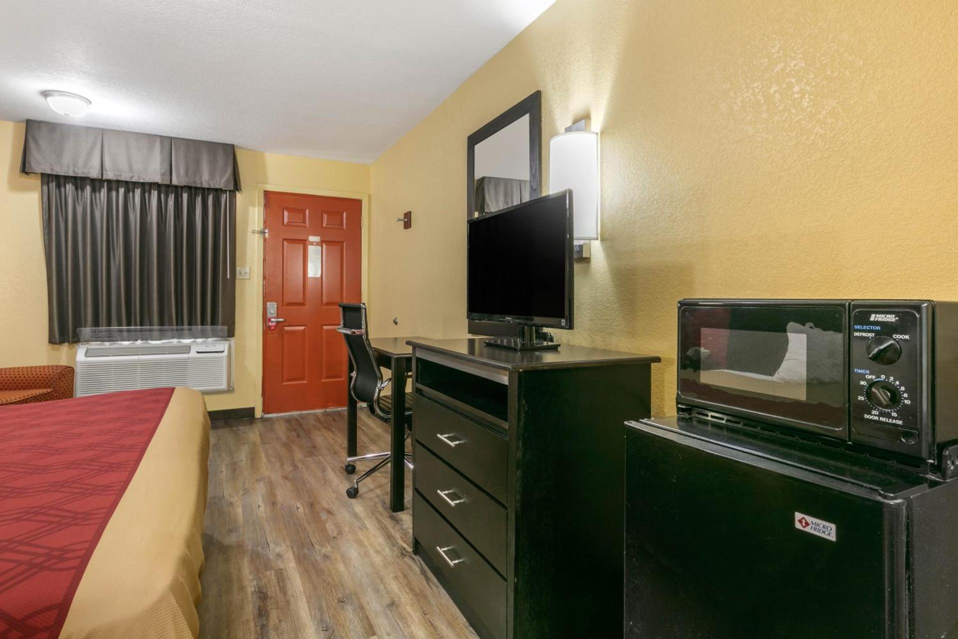 Econo Lodge Jonesboro photo 44