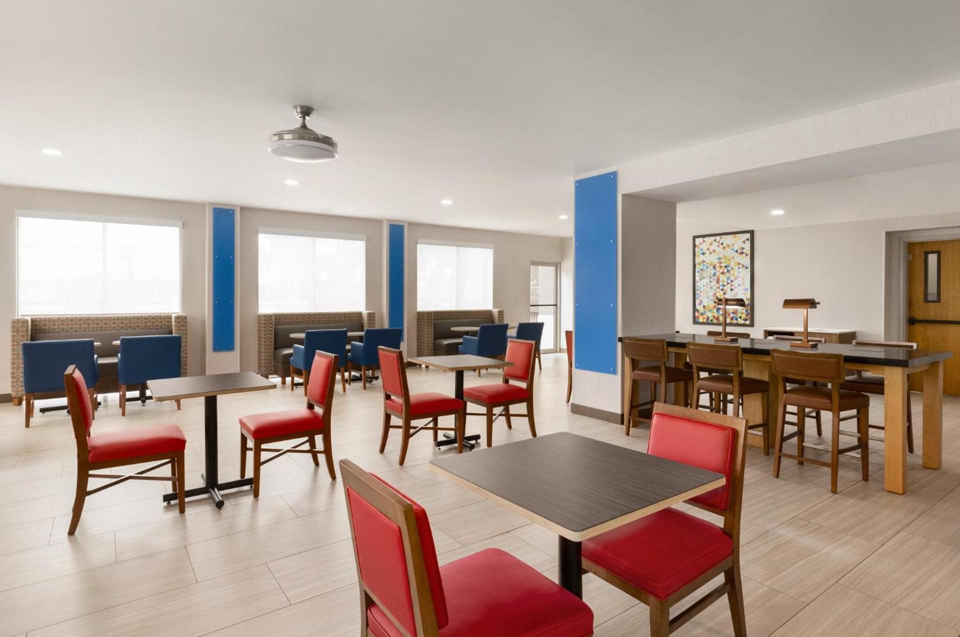 Holiday Inn Express Vero Beach-West I-95 by IHG photo 30