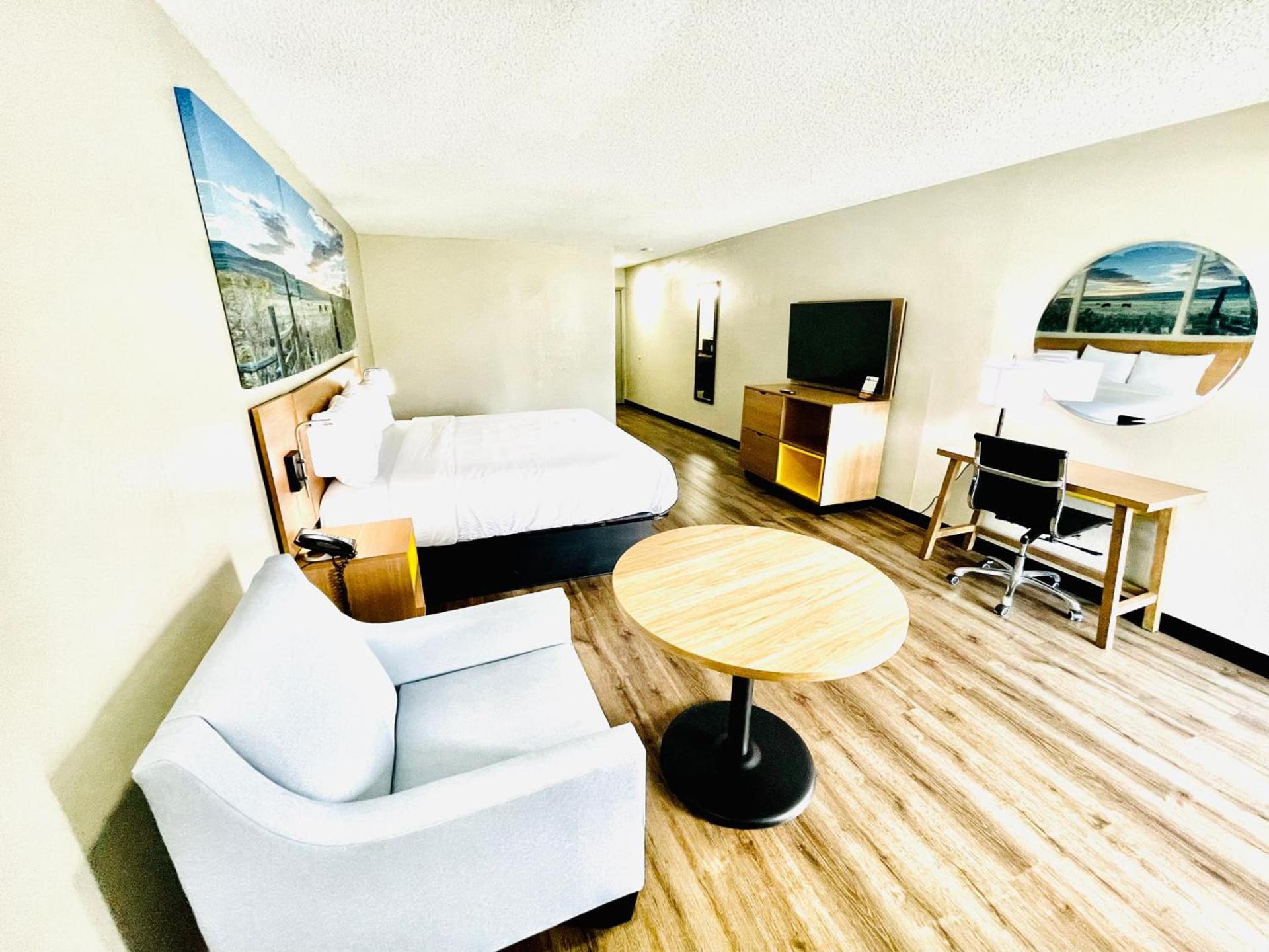 Days Inn by Wyndham Burleson Ft. Worth photo 12