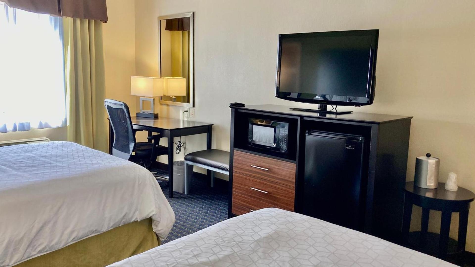 Holiday Inn Express Hotel & Suites Edmond by IHG photo 12