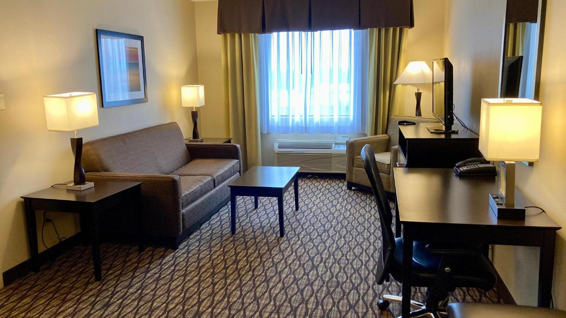 Holiday Inn Express Hotel & Suites Edmond by IHG photo 13