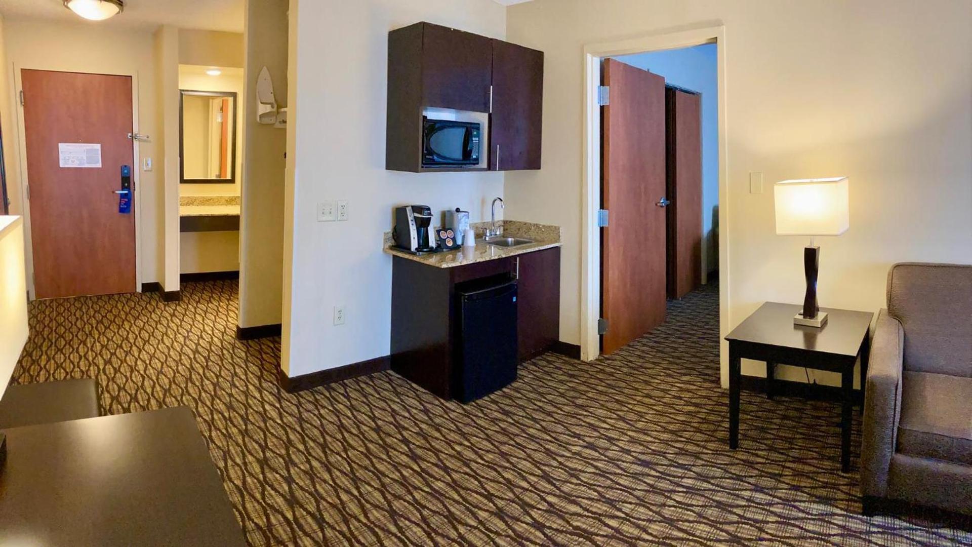 Holiday Inn Express Hotel & Suites Edmond by IHG photo 14