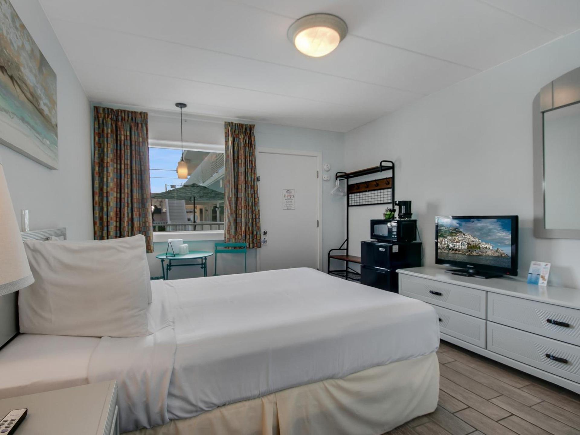 Daytona Inn and Suites photo 12