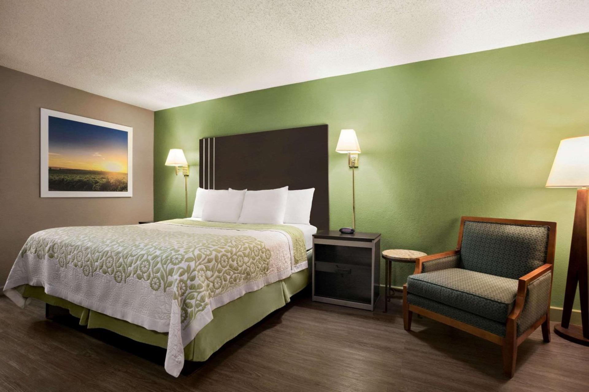 Days Inn by Wyndham Hardeeville/ I-95 State Line photo 6