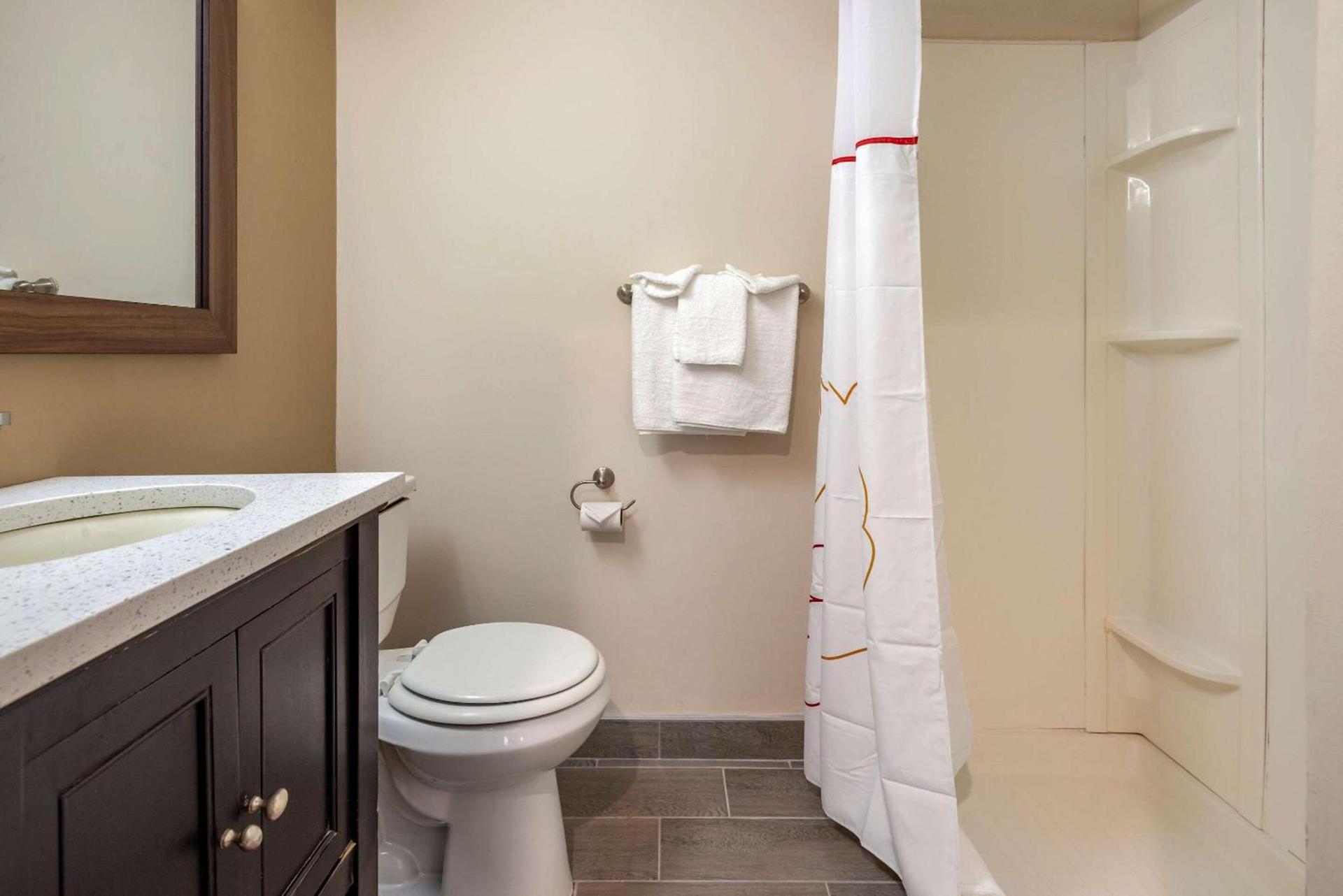 Rodeway Inn Oceanview photo 16
