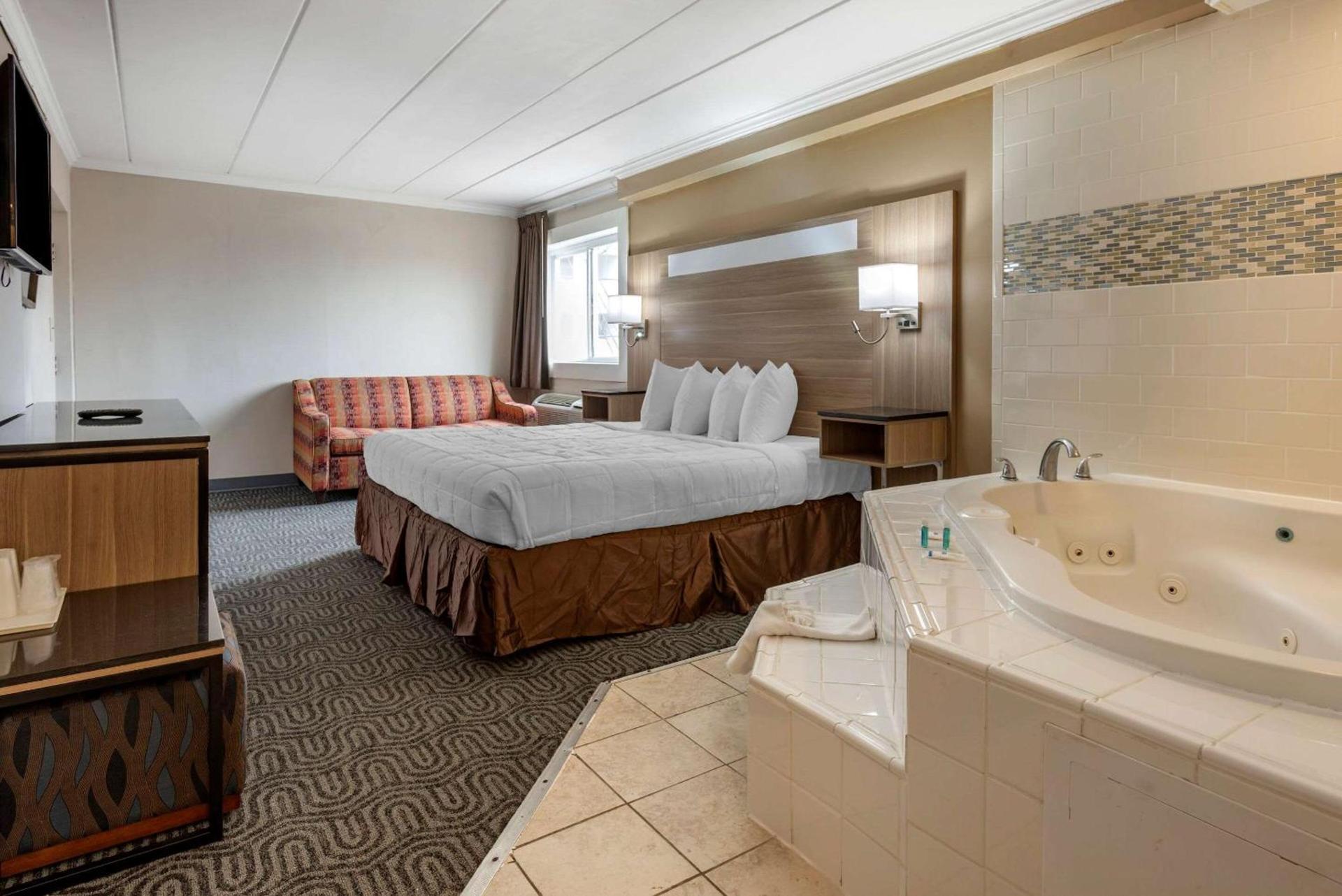 Rodeway Inn Oceanview photo 21