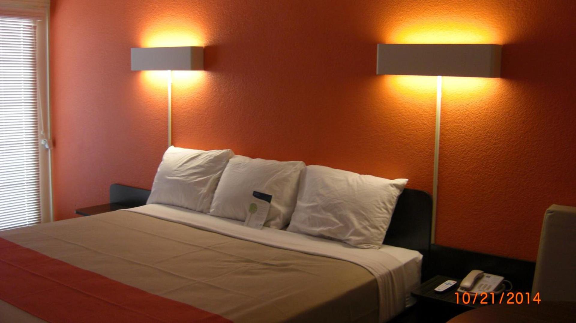 Days Inn by Wyndham Brawley photo 4
