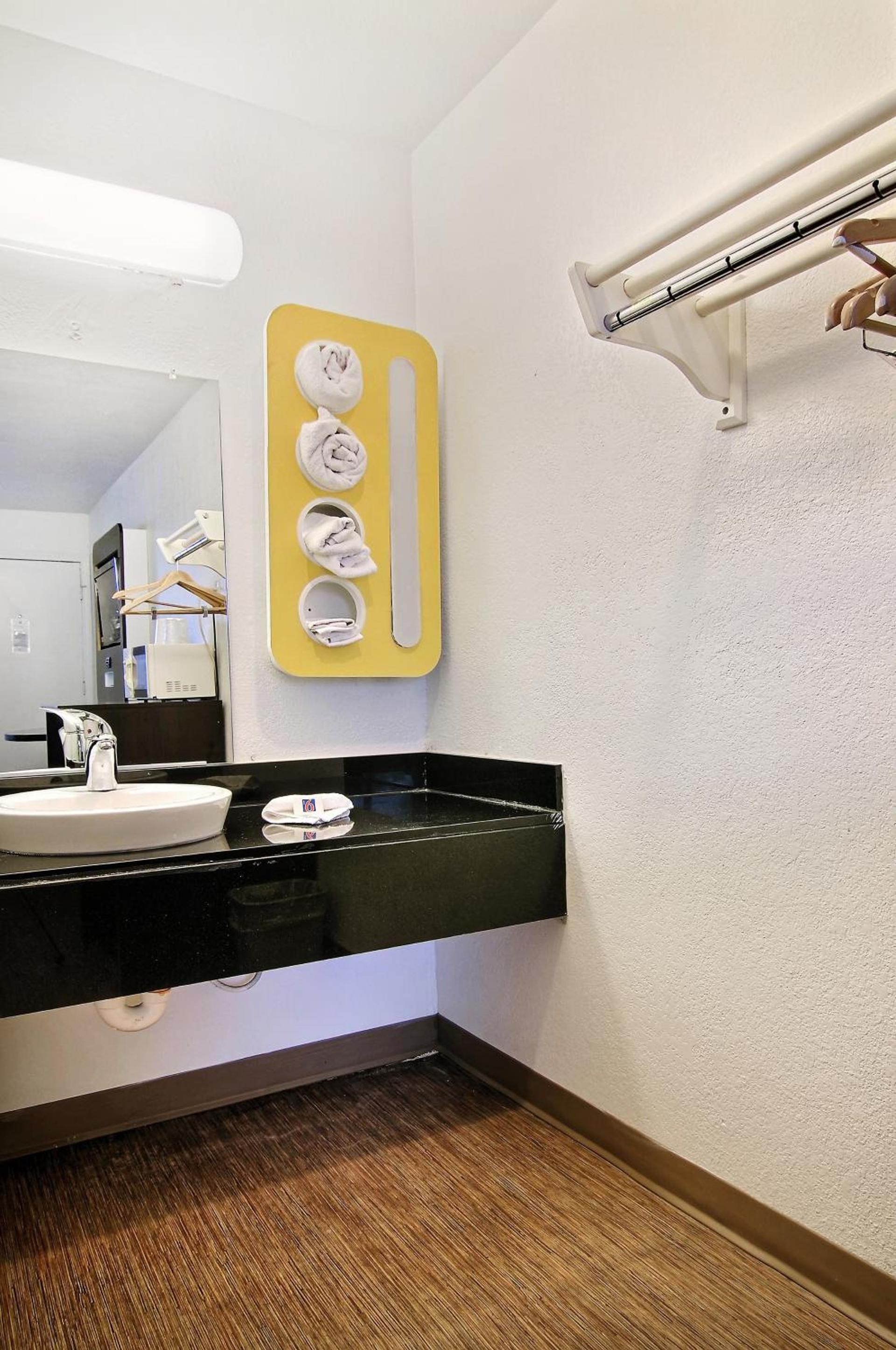 Motel 6-Carlsbad, NM photo 11