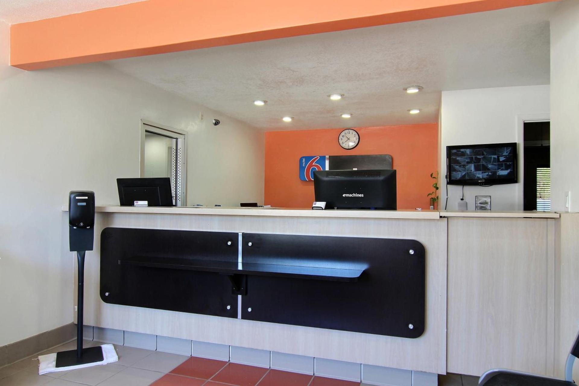 Motel 6-Carlsbad, NM photo 7