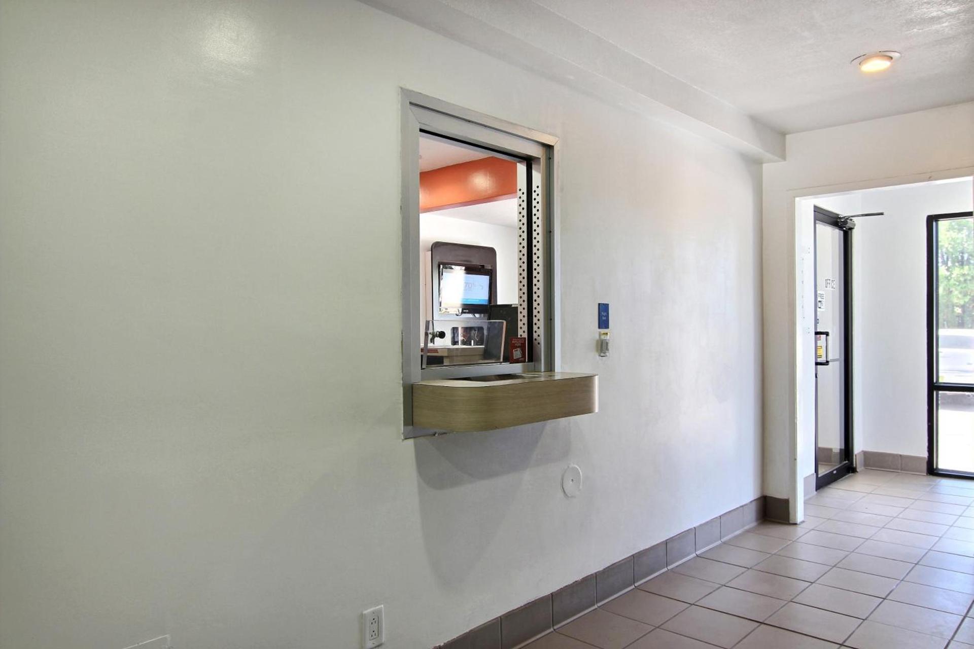 Motel 6-Carlsbad, NM photo 23