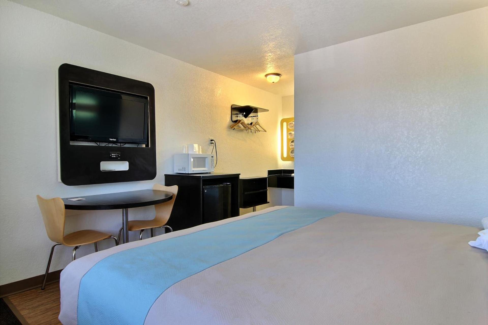 Motel 6-Carlsbad, NM photo 28