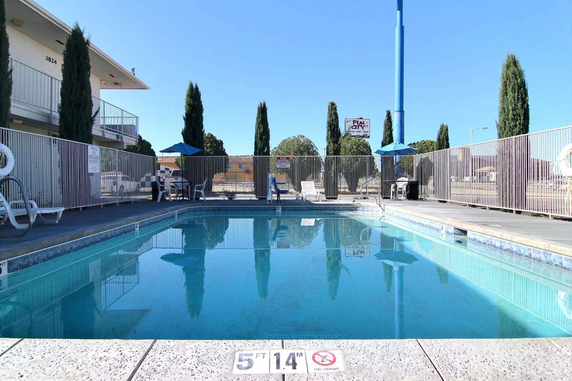 Motel 6-Carlsbad, NM photo 6