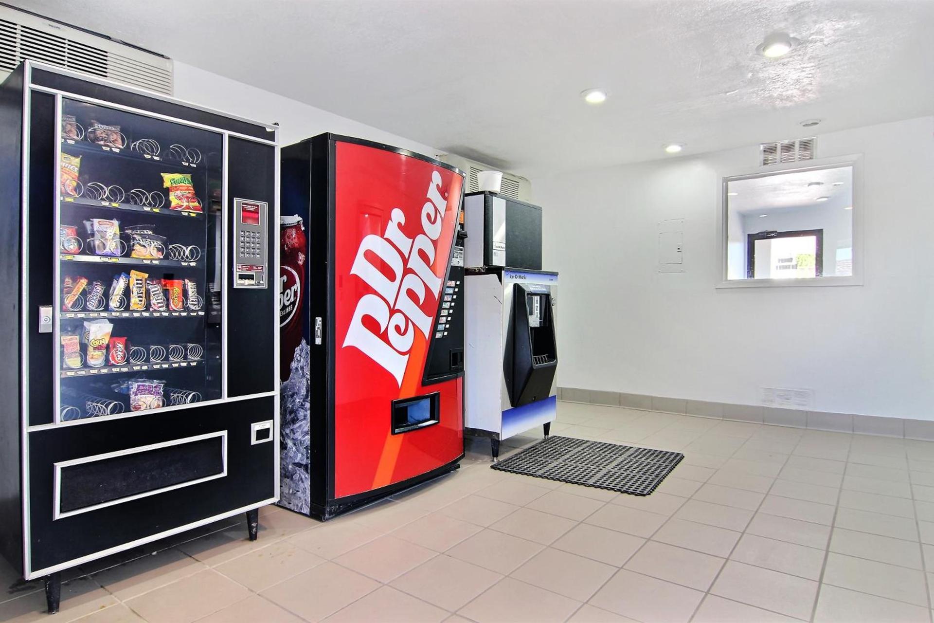 Motel 6-Carlsbad, NM photo 35