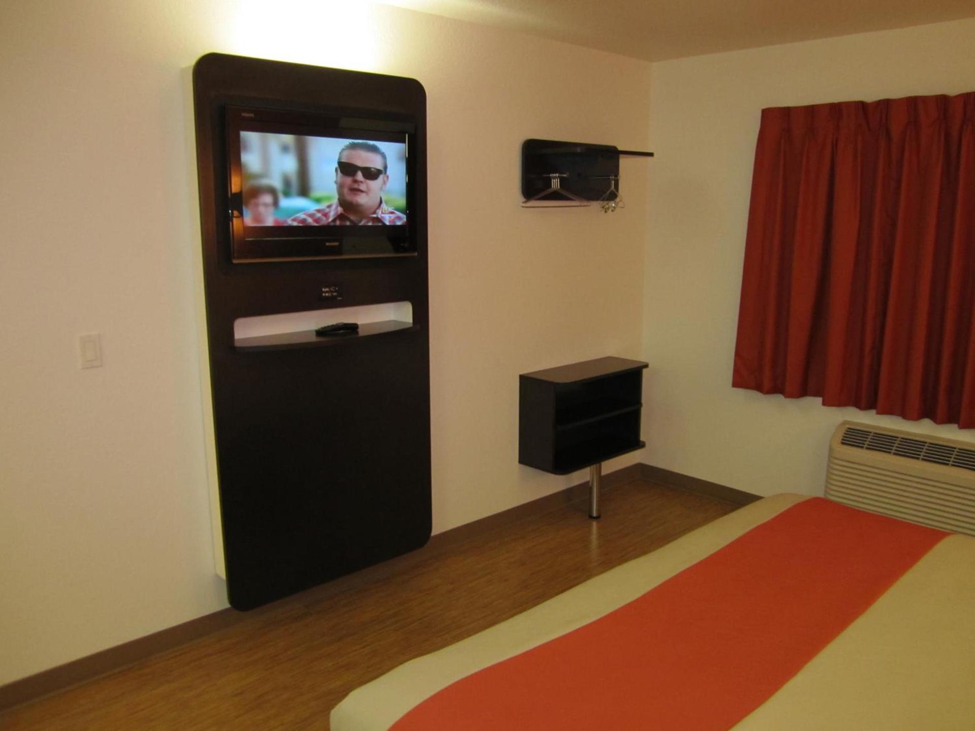 Motel 6-Anaheim, CA photo 30