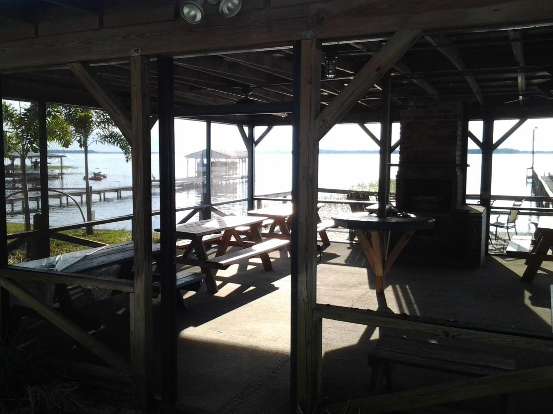 Lakeside Inn and Cafe photo 99