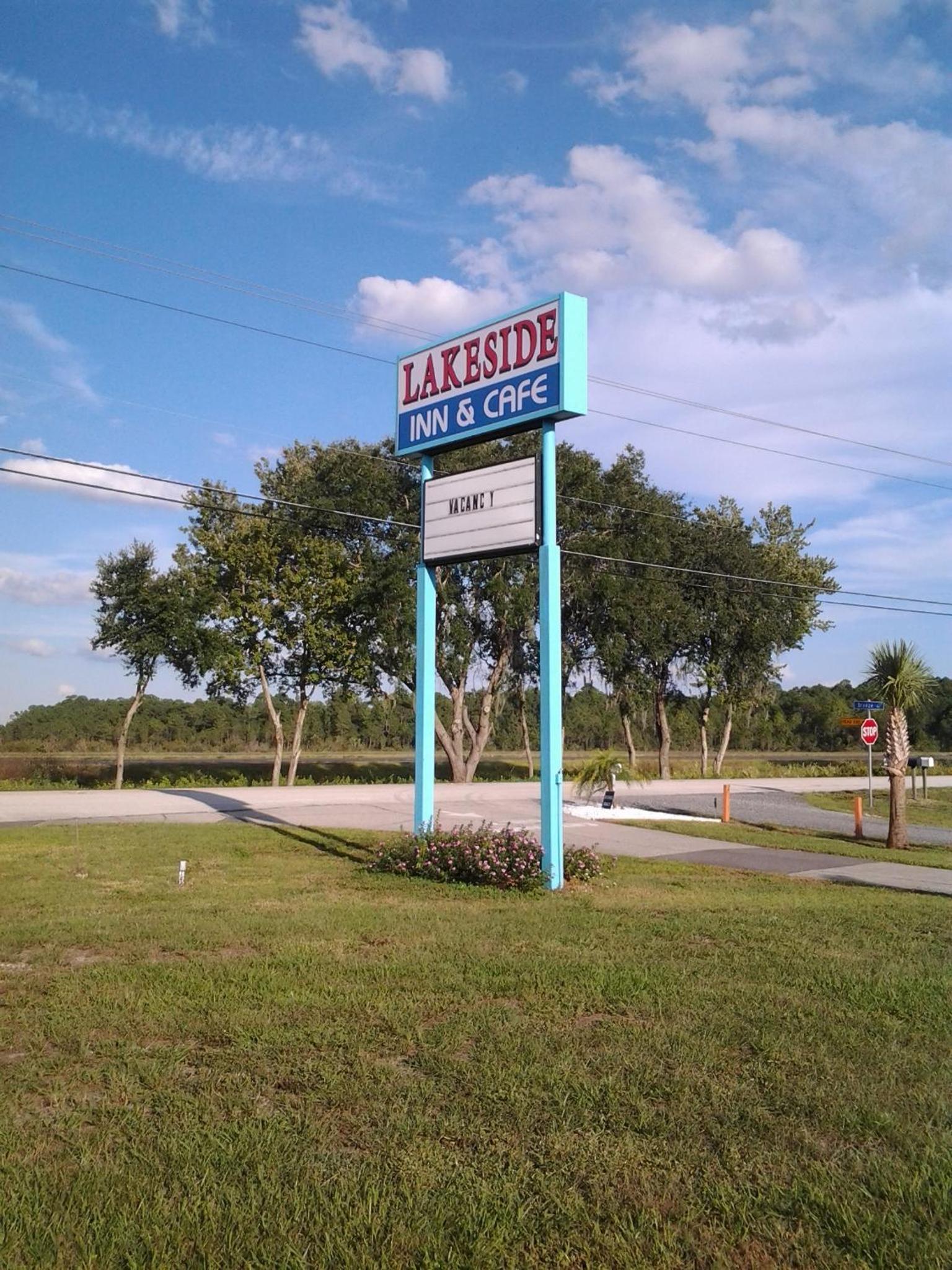 Lakeside Inn and Cafe photo 91