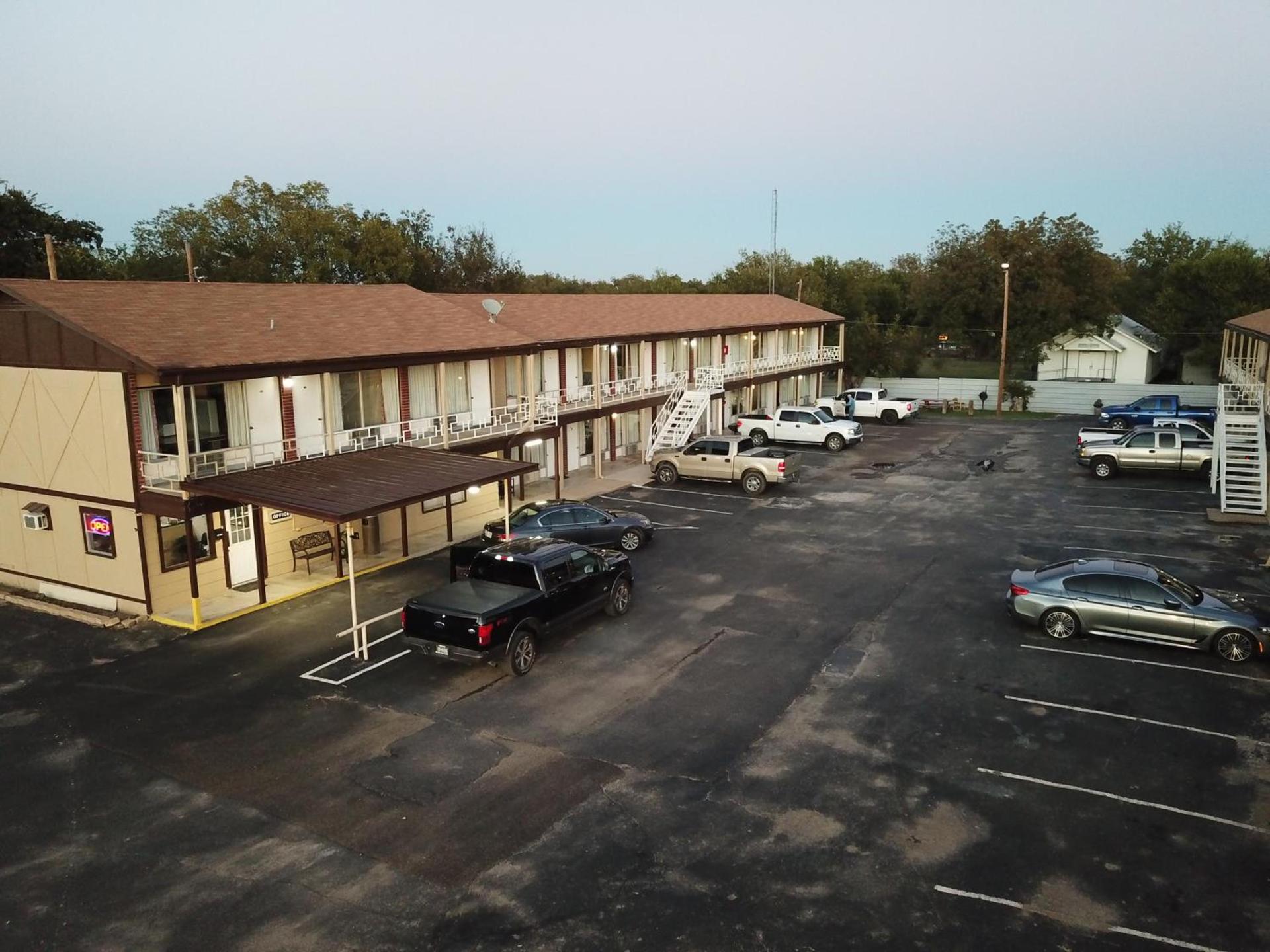 Executive Inn photo 1