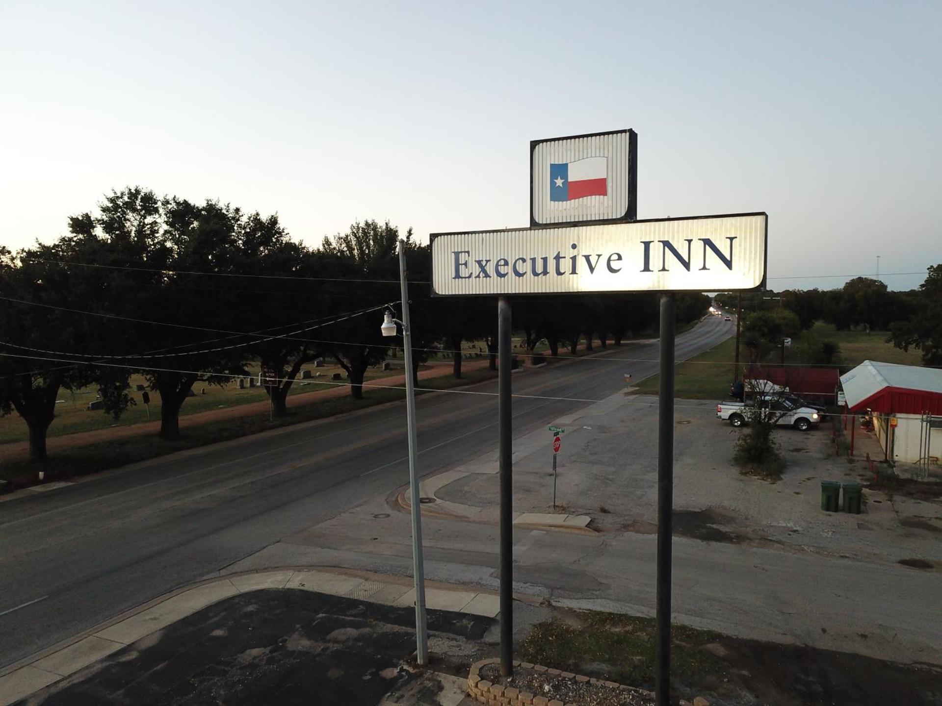 Executive Inn photo 4
