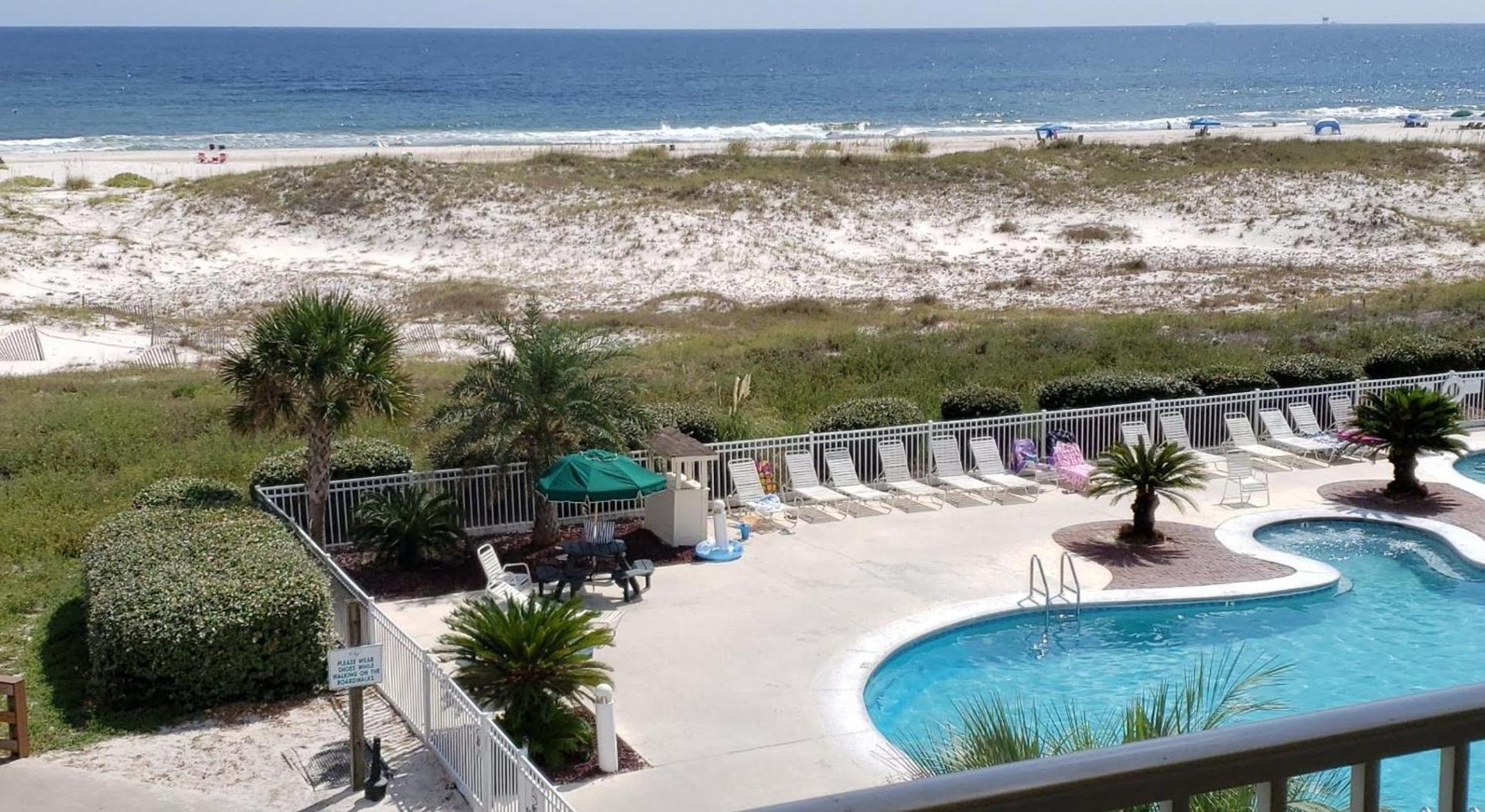 A Wave From it All Beach Resort photo 25