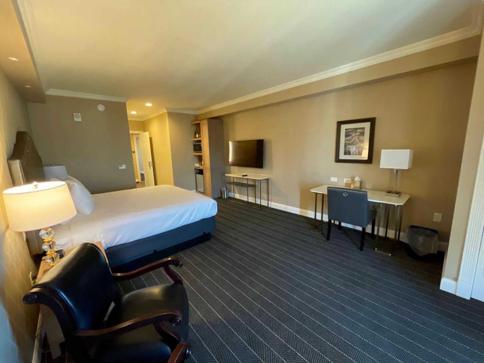 Majestic Inn and Spa photo 6