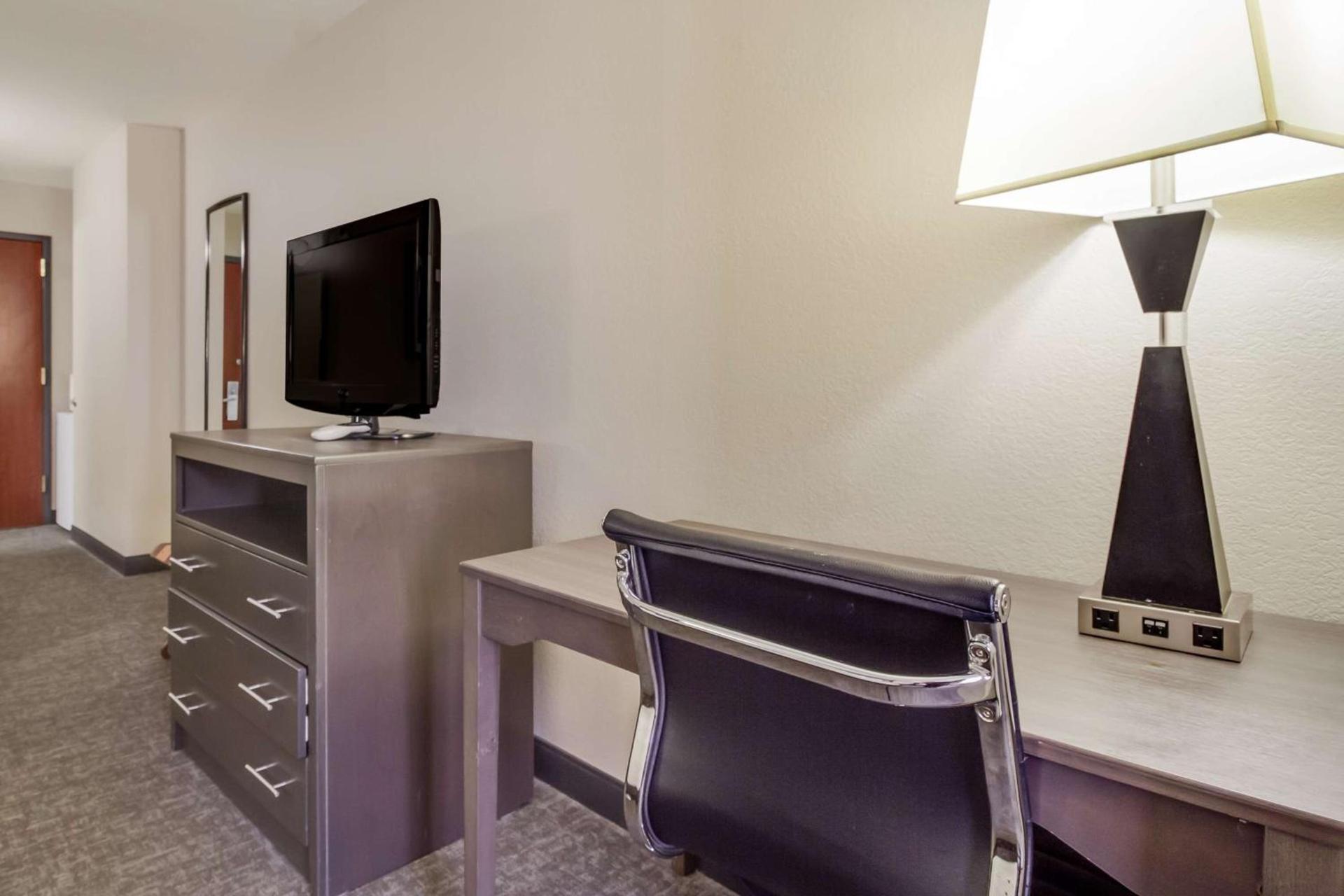 SureStay Plus Hotel by Best Western Houston Medical Center photo 26