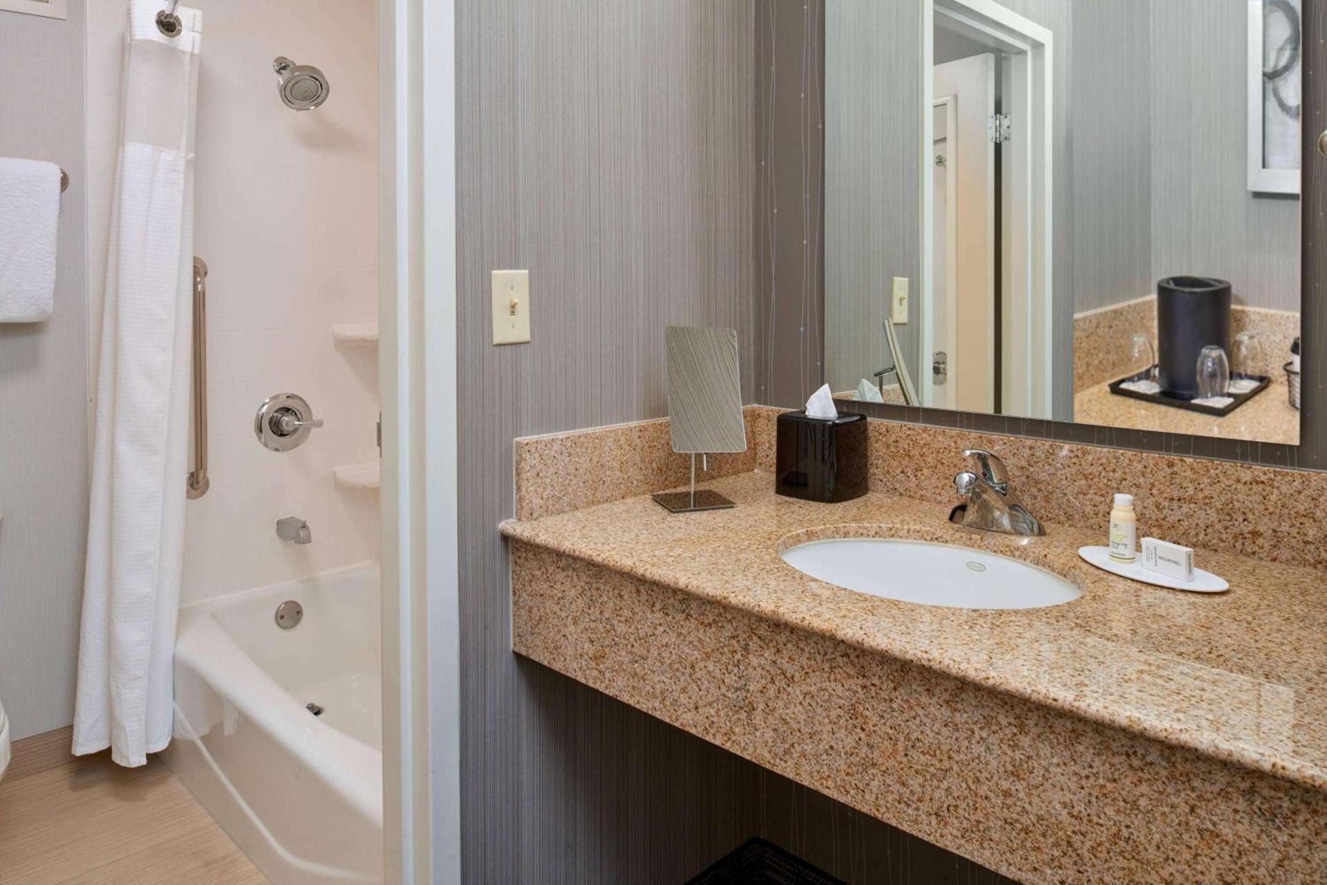 Sonesta Select Indianapolis Carmel photo 9